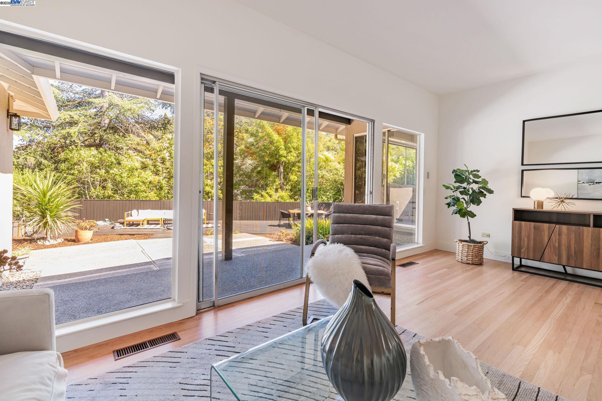 Detail Gallery Image 8 of 60 For 1092 Porto Marino Dr, San Carlos,  CA 94070 - 4 Beds | 2/1 Baths