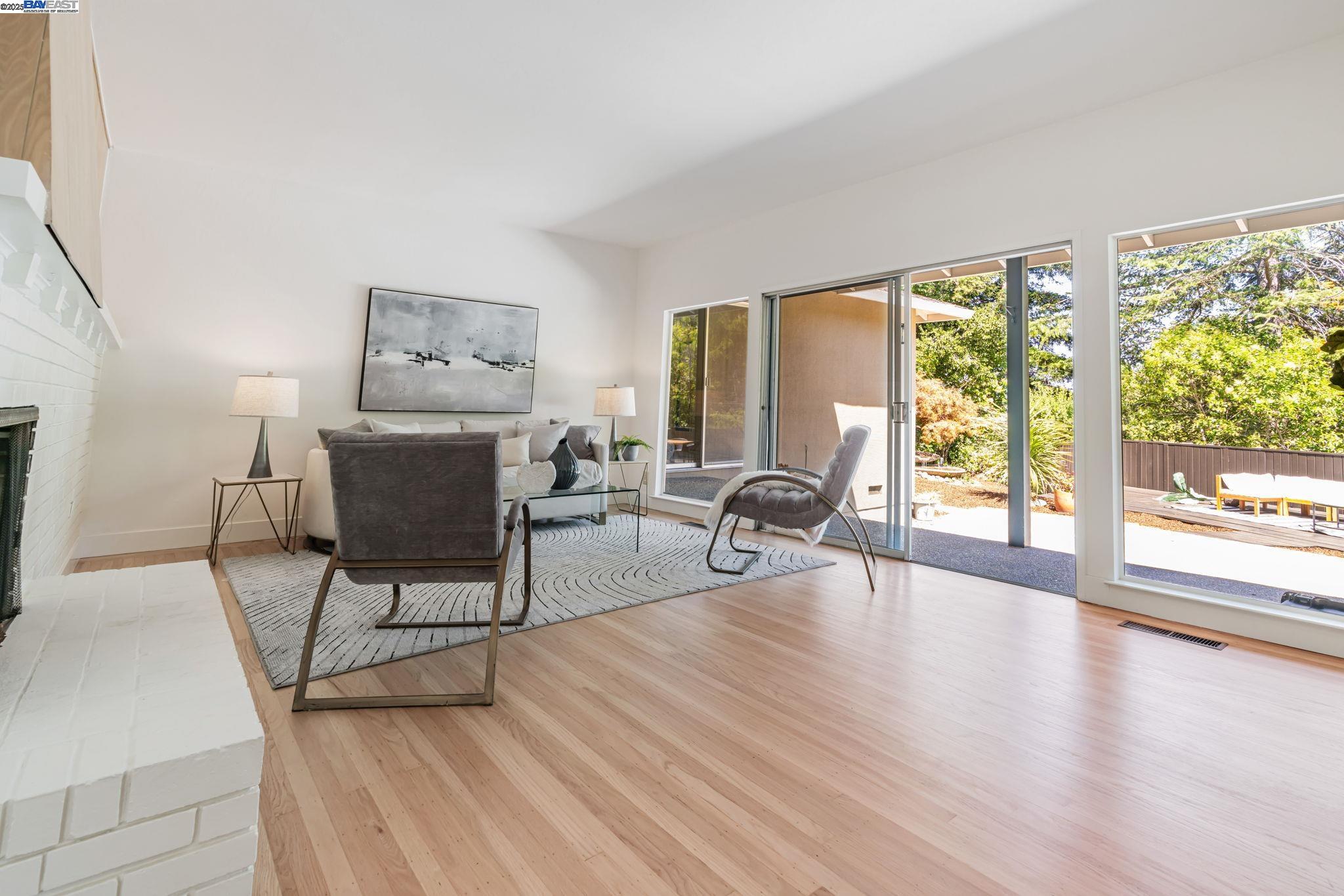 Detail Gallery Image 9 of 60 For 1092 Porto Marino Dr, San Carlos,  CA 94070 - 4 Beds | 2/1 Baths