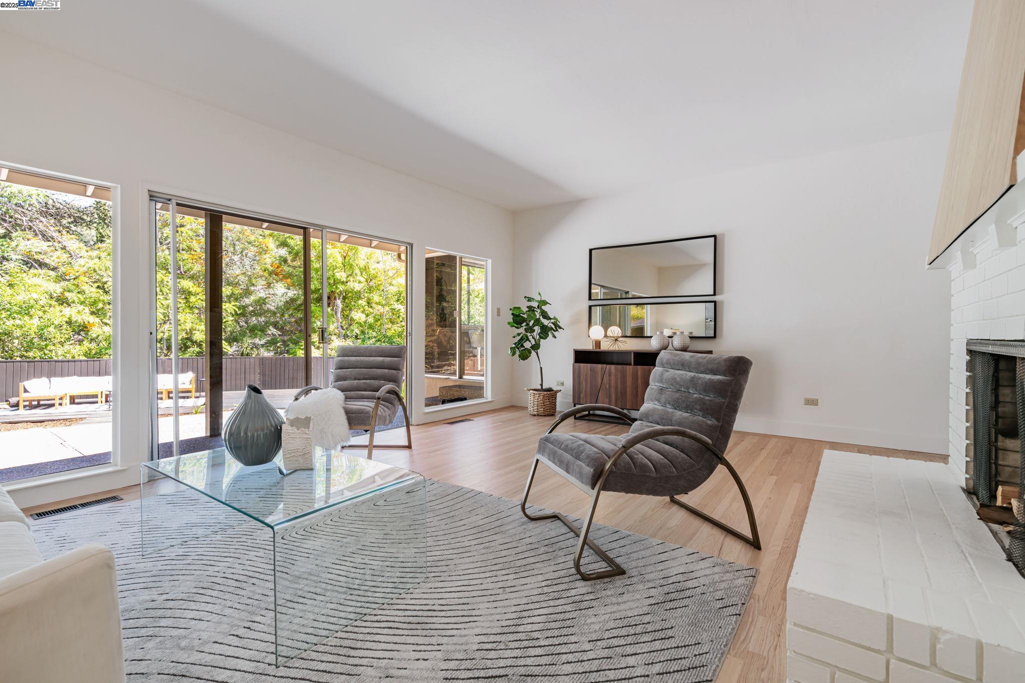 Detail Gallery Image 10 of 60 For 1092 Porto Marino Dr, San Carlos,  CA 94070 - 4 Beds | 2/1 Baths