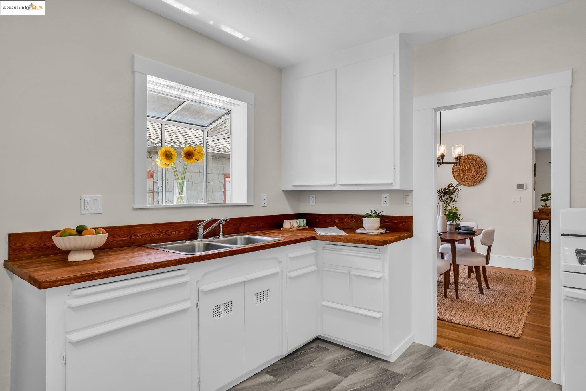 Detail Gallery Image 15 of 54 For 580 Chetwood St., Oakland,  CA 94610 - 4 Beds | 2 Baths