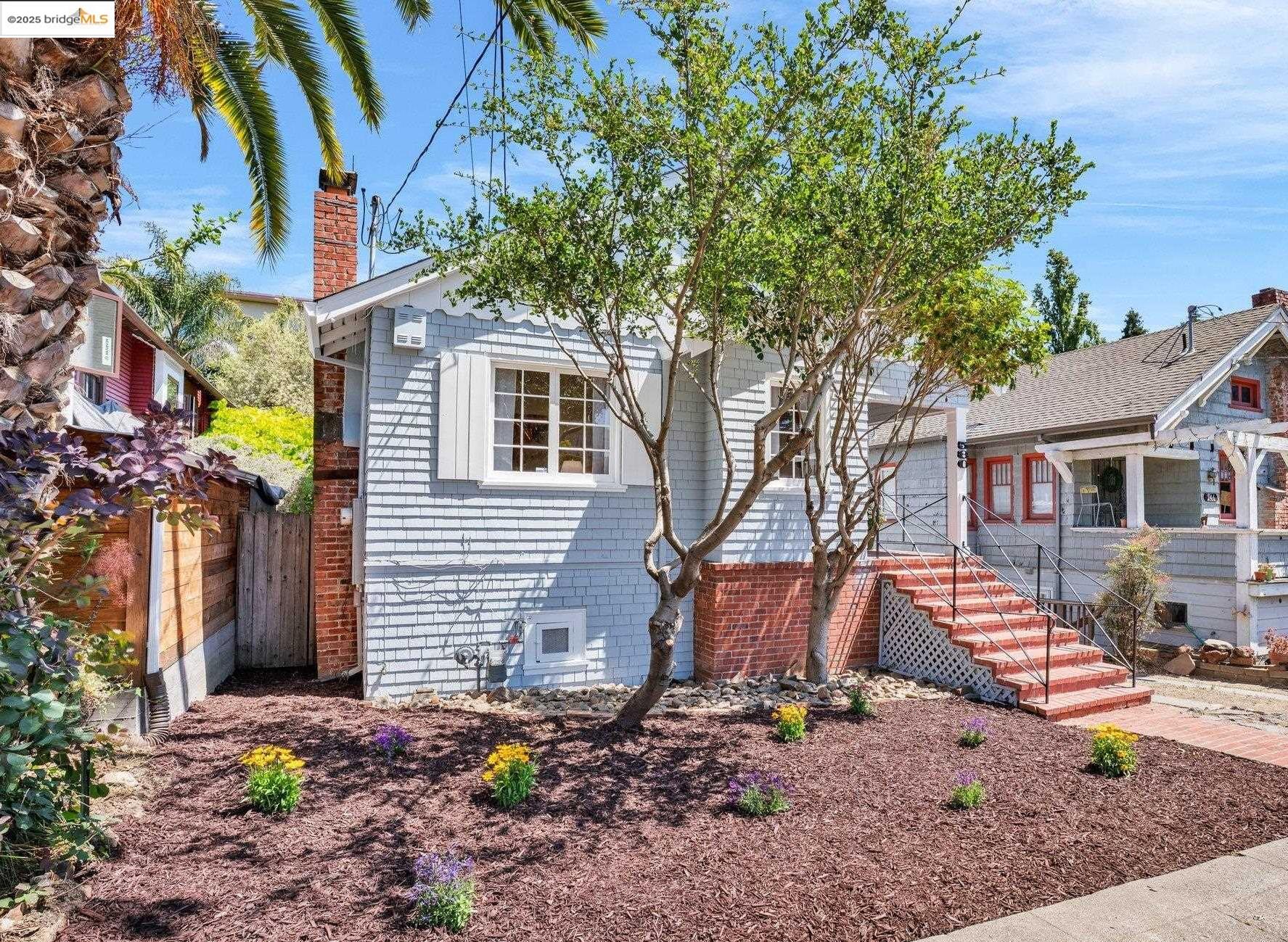 Detail Gallery Image 3 of 54 For 580 Chetwood St., Oakland,  CA 94610 - 4 Beds | 2 Baths