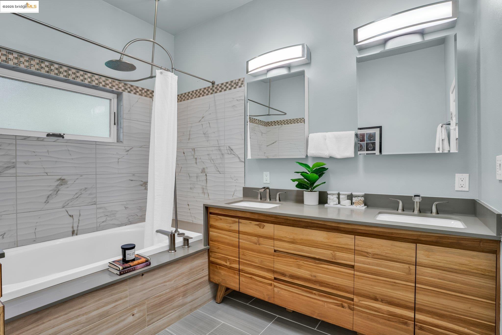 Detail Gallery Image 25 of 54 For 580 Chetwood St., Oakland,  CA 94610 - 4 Beds | 2 Baths