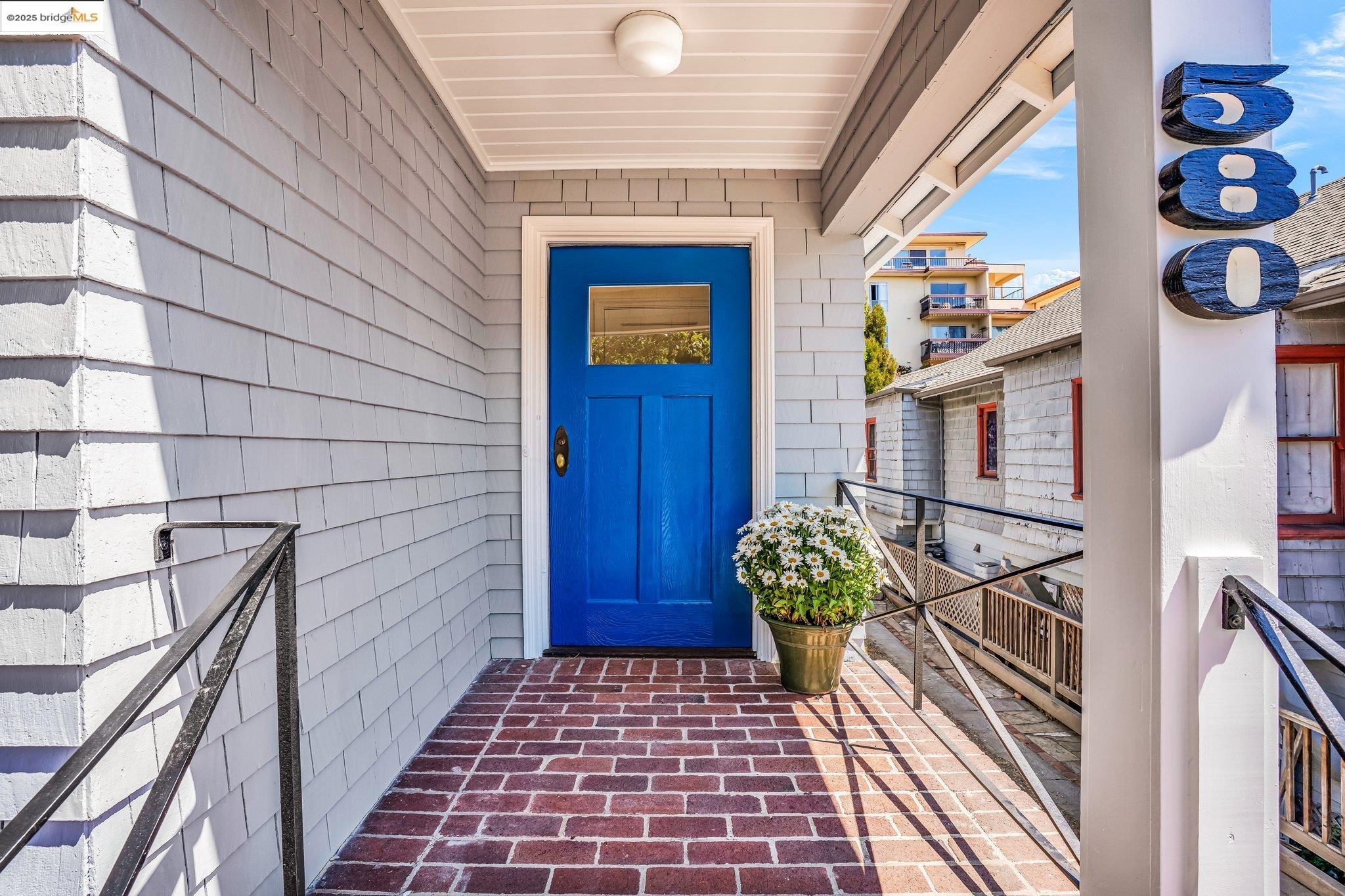 Detail Gallery Image 4 of 54 For 580 Chetwood St., Oakland,  CA 94610 - 4 Beds | 2 Baths