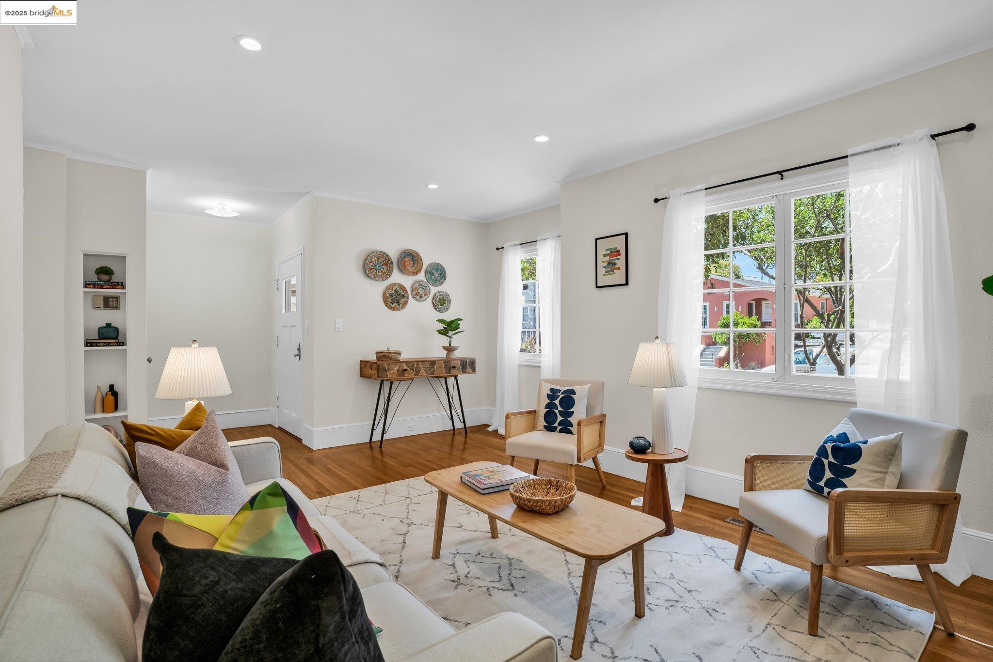 Detail Gallery Image 7 of 54 For 580 Chetwood St., Oakland,  CA 94610 - 4 Beds | 2 Baths