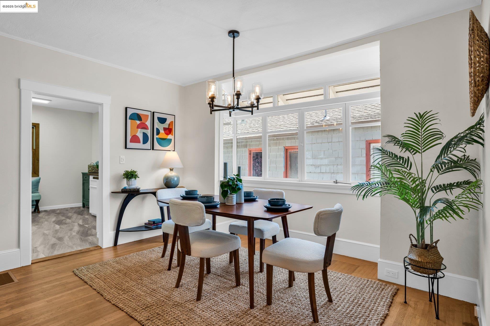 Detail Gallery Image 10 of 54 For 580 Chetwood St., Oakland,  CA 94610 - 4 Beds | 2 Baths