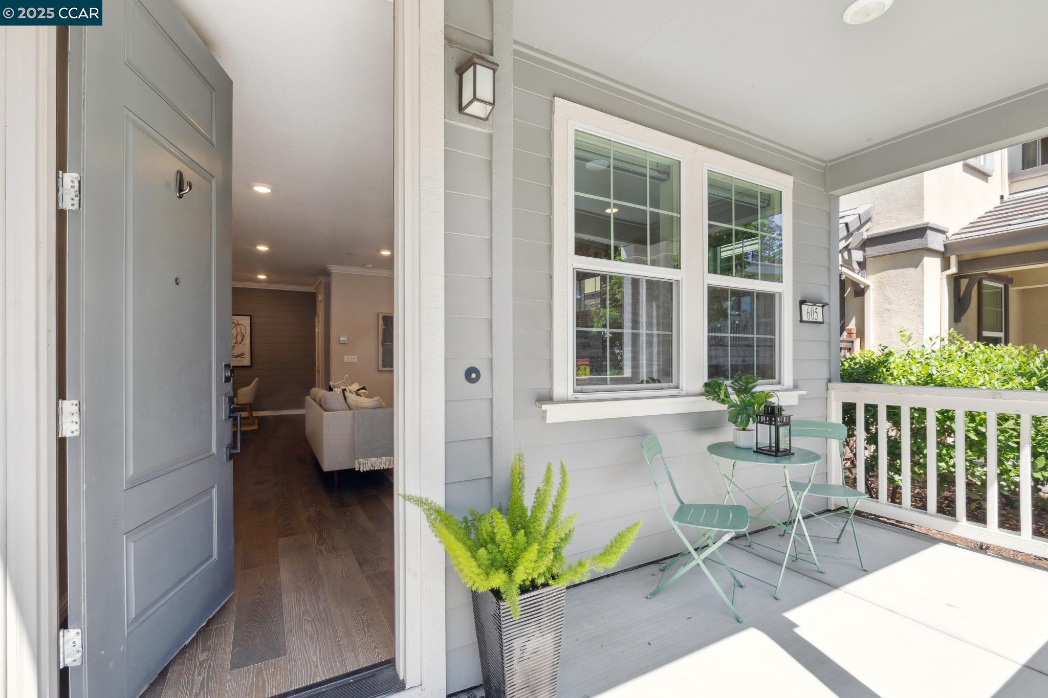 Detail Gallery Image 2 of 45 For 605 Chives Way, Walnut Creek,  CA 94595 - 4 Beds | 2/1 Baths