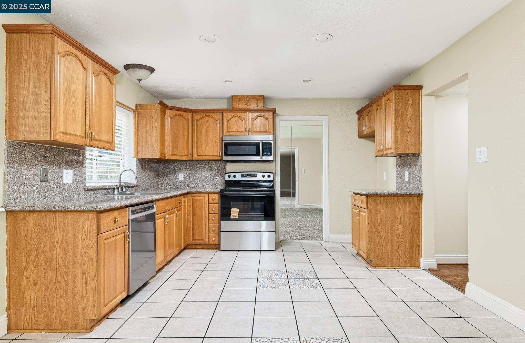 Detail Gallery Image 3 of 28 For 4534 Breckenridge Way, Sacramento,  CA 95838 - 4 Beds | 2/1 Baths