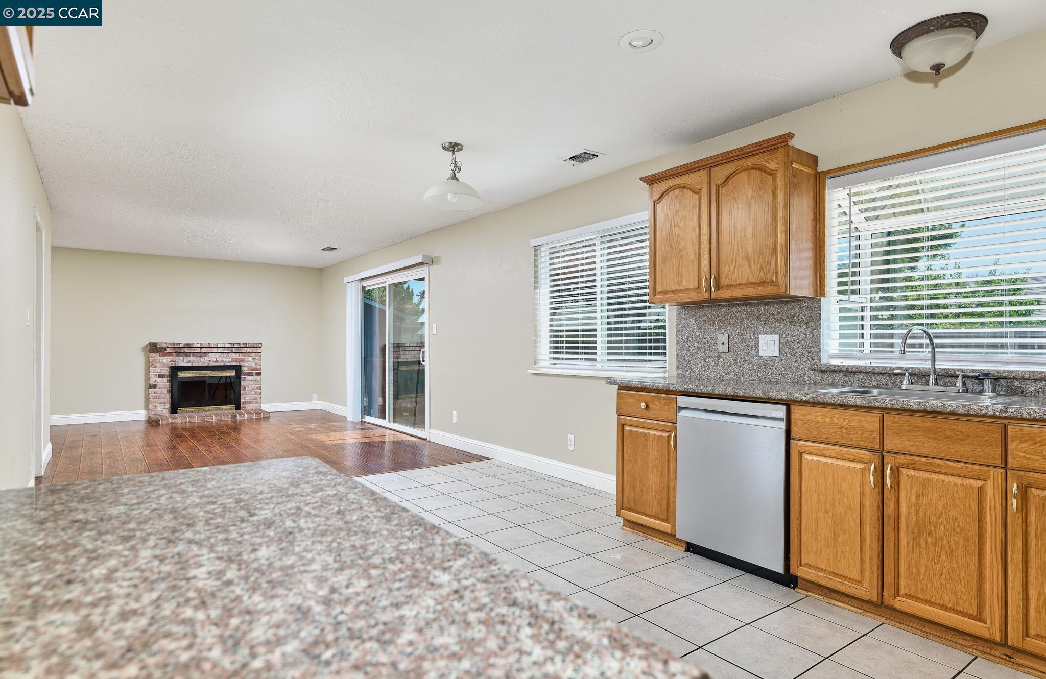 Detail Gallery Image 5 of 28 For 4534 Breckenridge Way, Sacramento,  CA 95838 - 4 Beds | 2/1 Baths