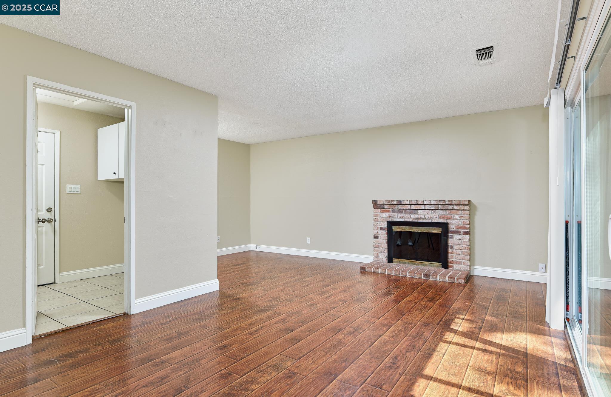 Detail Gallery Image 7 of 28 For 4534 Breckenridge Way, Sacramento,  CA 95838 - 4 Beds | 2/1 Baths