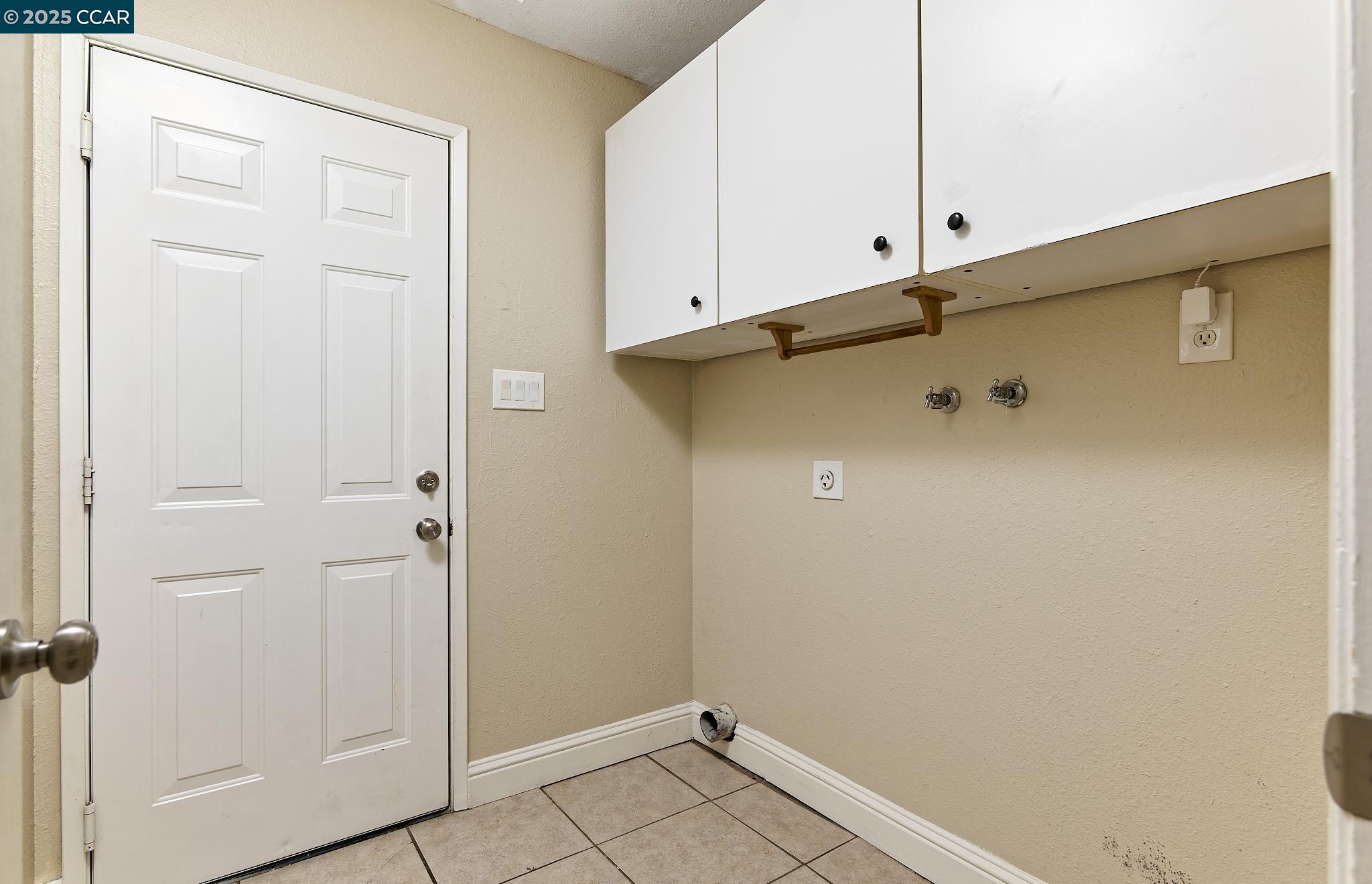 Detail Gallery Image 9 of 28 For 4534 Breckenridge Way, Sacramento,  CA 95838 - 4 Beds | 2/1 Baths