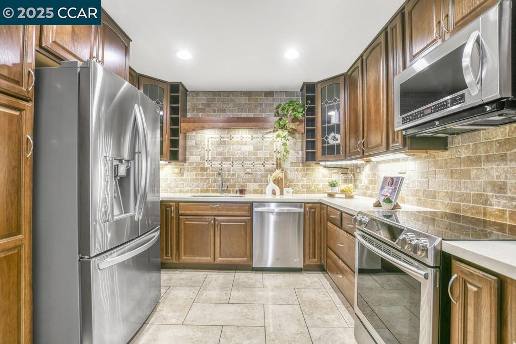 MLS: 41102882 Condo For Sale