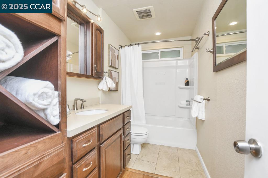 Detail Gallery Image 14 of 30 For 2708 Oak Rd #5,  Walnut Creek,  CA 94597 - 2 Beds | 1 Baths