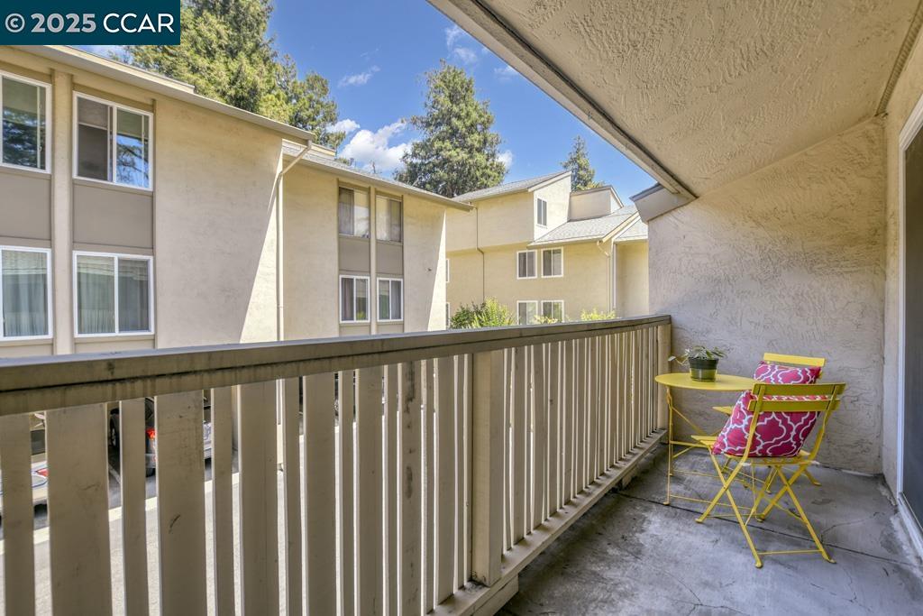 Detail Gallery Image 17 of 30 For 2708 Oak Rd #5,  Walnut Creek,  CA 94597 - 2 Beds | 1 Baths