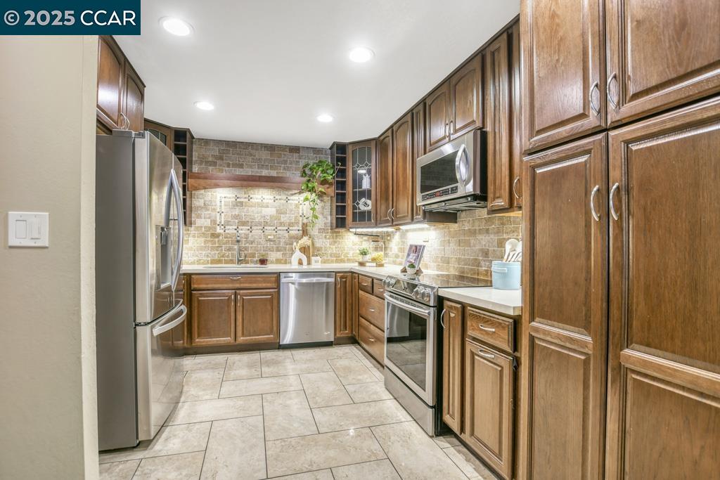 Detail Gallery Image 10 of 30 For 2708 Oak Rd #5,  Walnut Creek,  CA 94597 - 2 Beds | 1 Baths