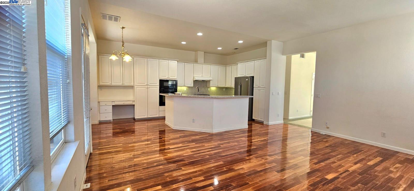 Detail Gallery Image 4 of 19 For 43401 Laurel Glen Cmn, Fremont,  CA 94539-3400 - 3 Beds | 2 Baths
