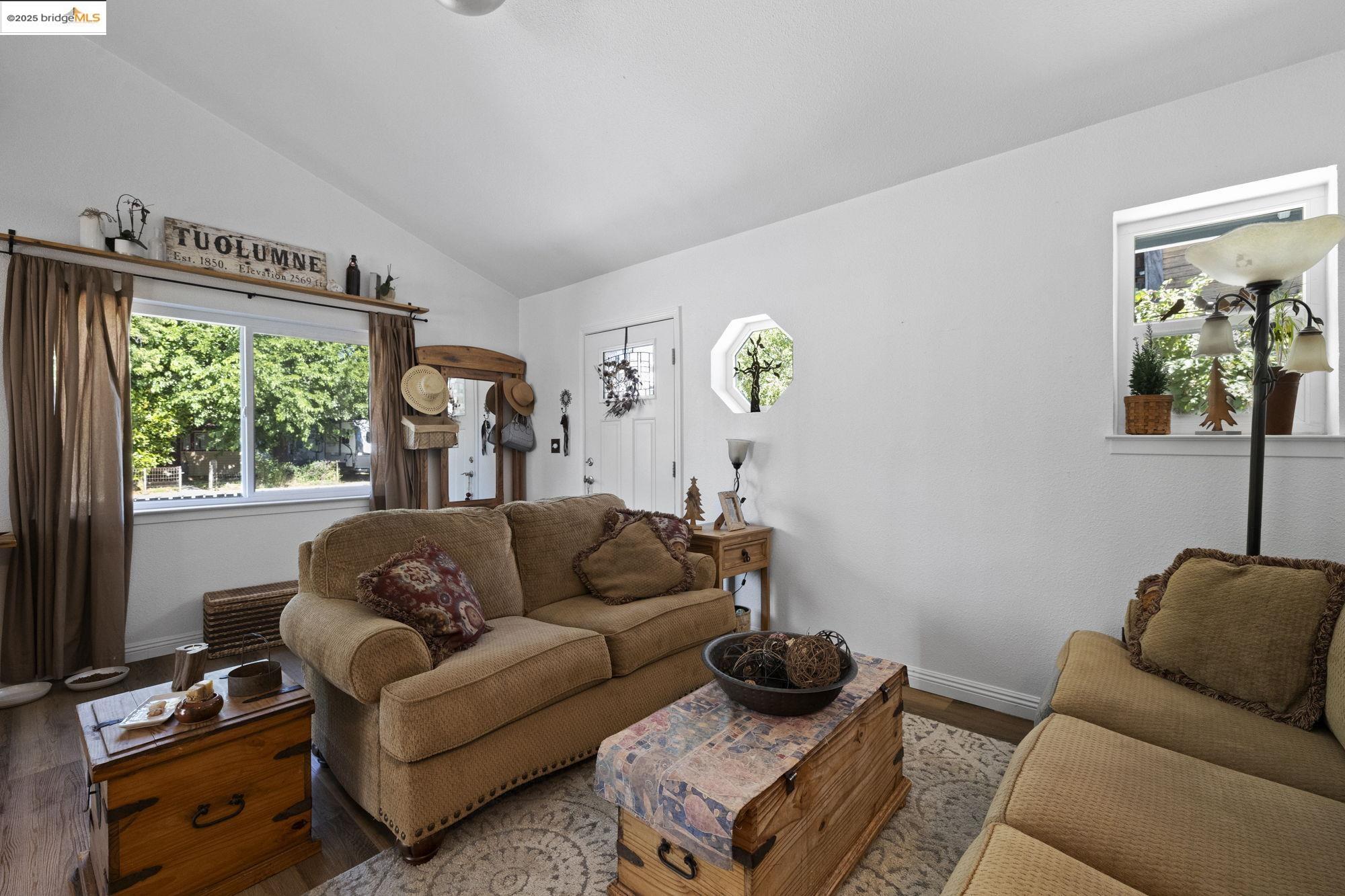 Detail Gallery Image 3 of 27 For 18520 Main Street, Tuolumne,  CA 95379 - 2 Beds | 1 Baths