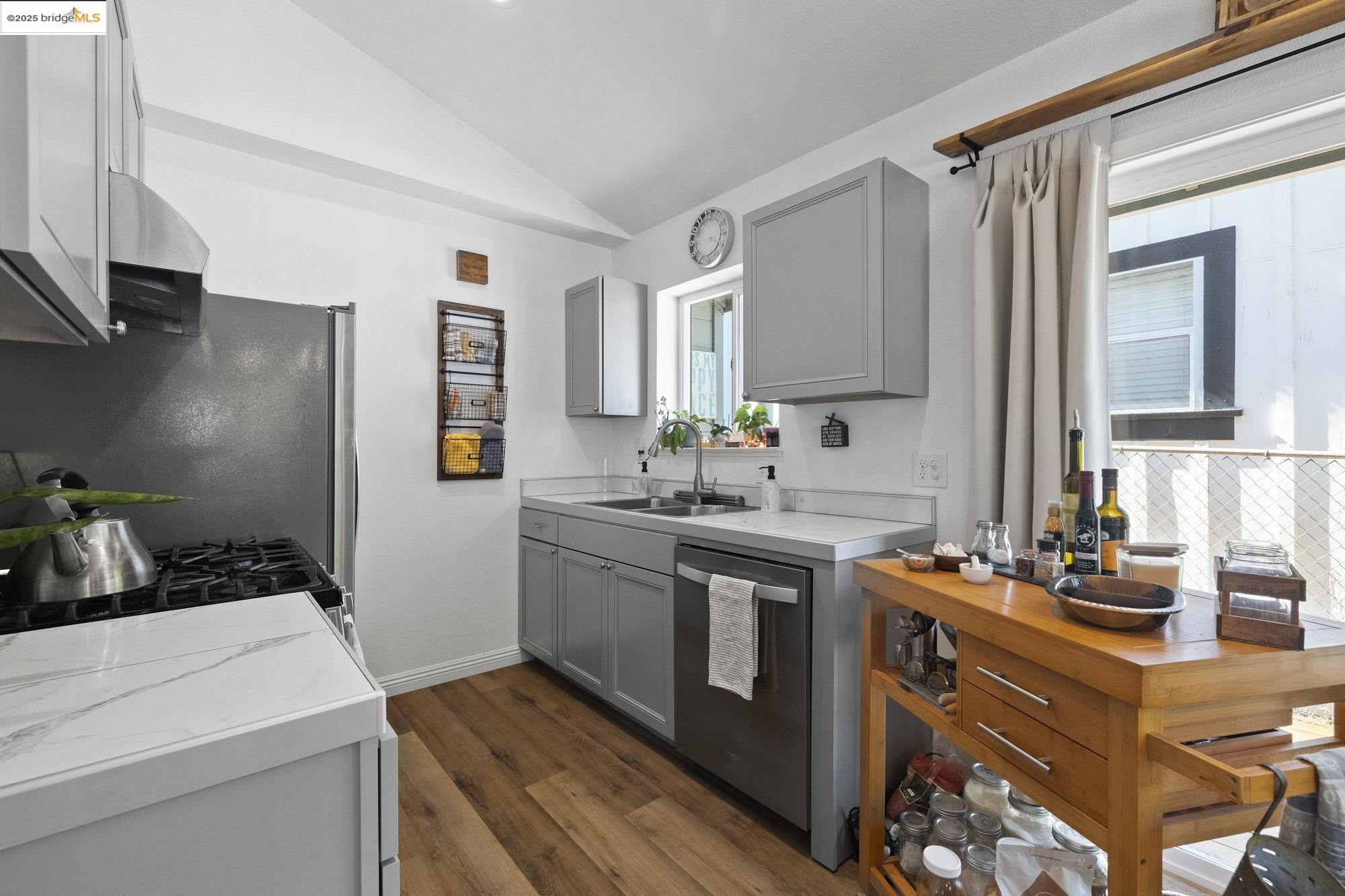 Detail Gallery Image 7 of 27 For 18520 Main Street, Tuolumne,  CA 95379 - 2 Beds | 1 Baths