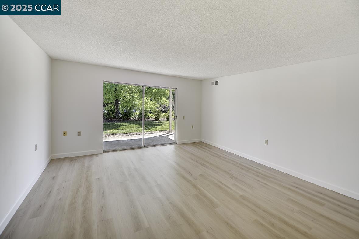 Photo #15: 41102898 Listing: Photo #15