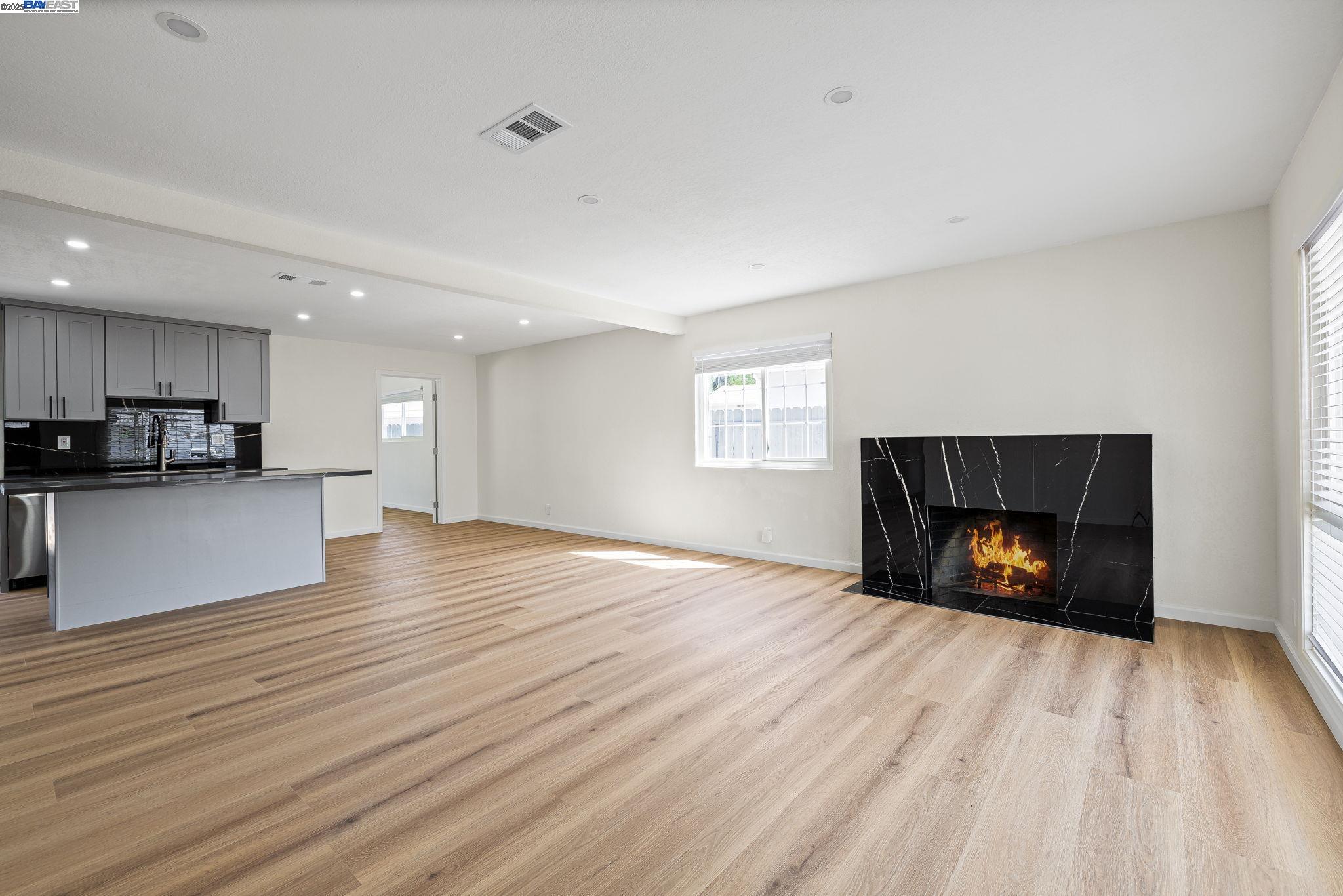 Detail Gallery Image 13 of 47 For 5507 Arizona, Concord,  CA 94521 - 3 Beds | 2 Baths