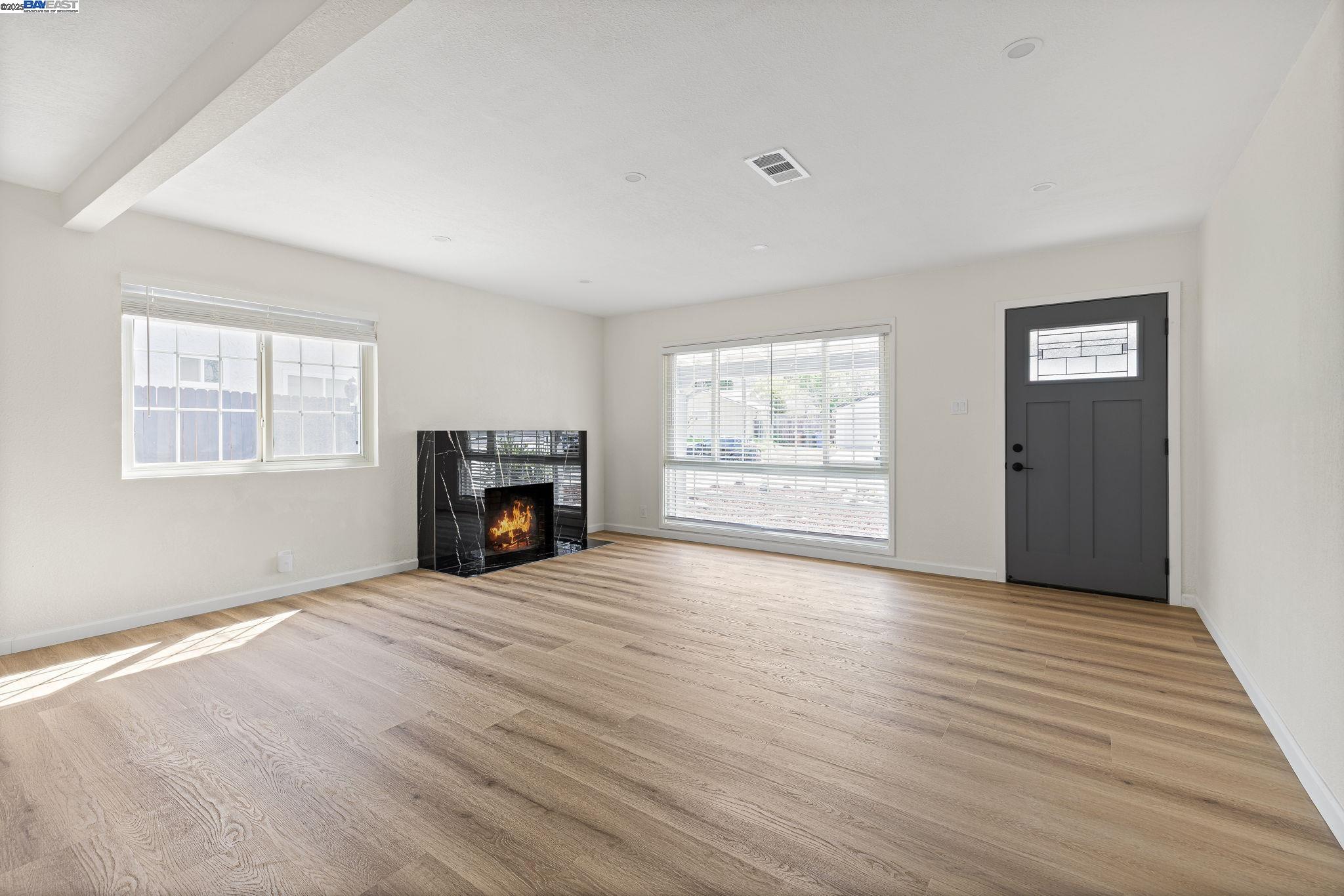 Detail Gallery Image 14 of 47 For 5507 Arizona, Concord,  CA 94521 - 3 Beds | 2 Baths
