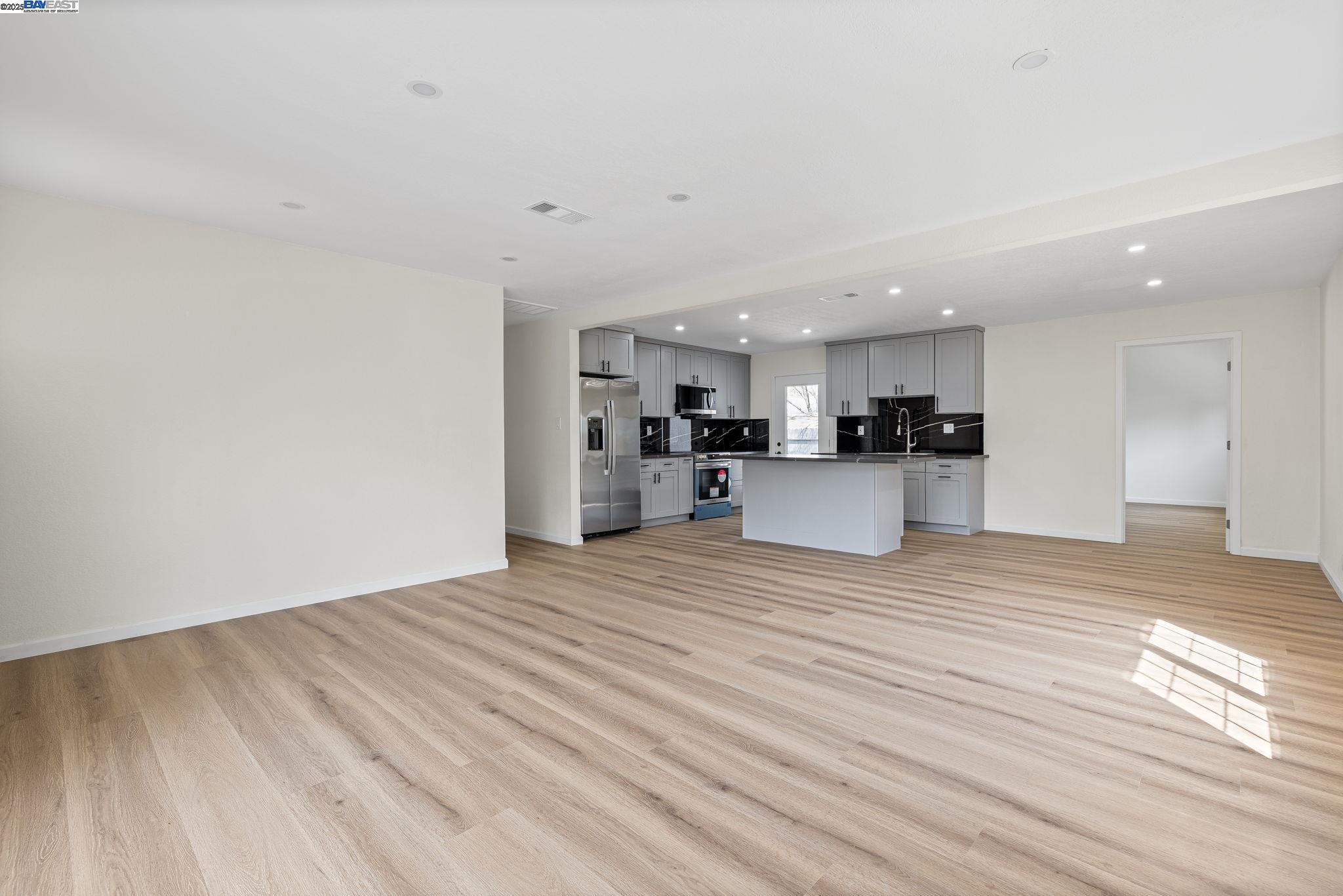 Detail Gallery Image 17 of 47 For 5507 Arizona, Concord,  CA 94521 - 3 Beds | 2 Baths