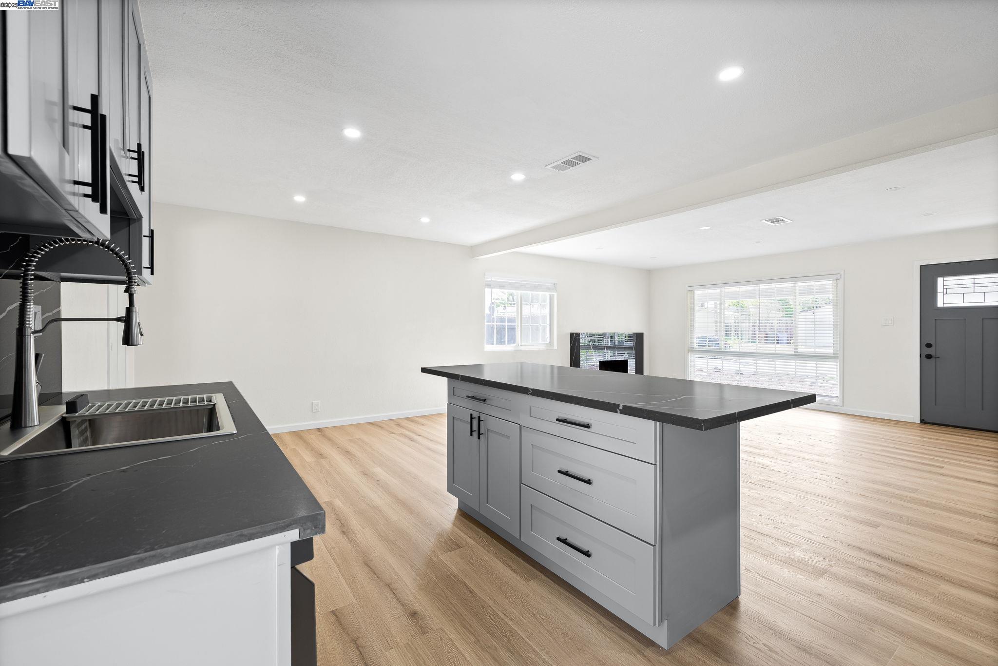 Detail Gallery Image 22 of 47 For 5507 Arizona, Concord,  CA 94521 - 3 Beds | 2 Baths