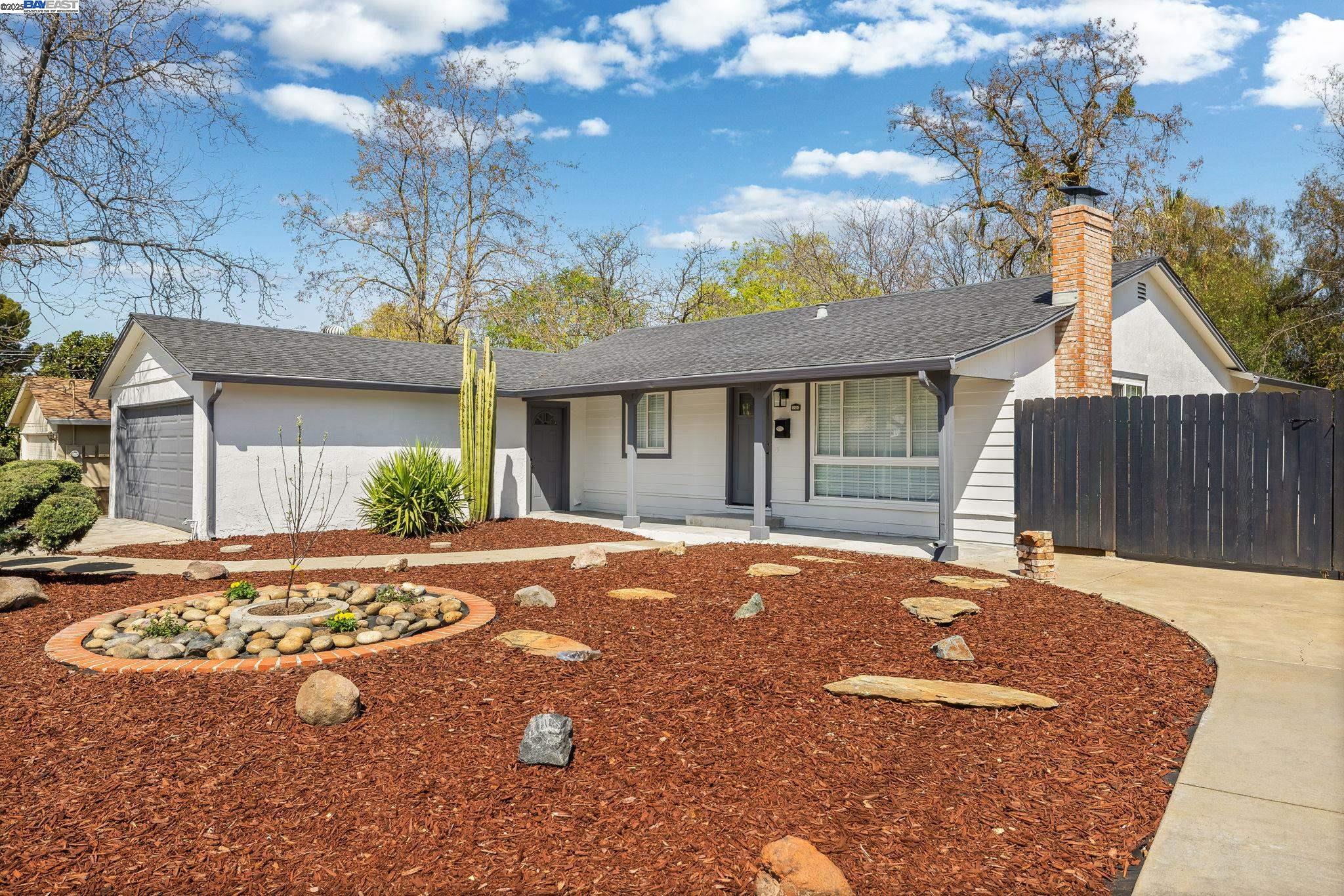 Detail Gallery Image 3 of 47 For 5507 Arizona, Concord,  CA 94521 - 3 Beds | 2 Baths