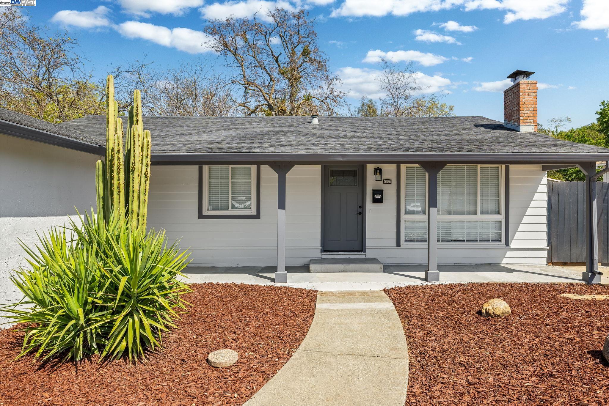 Detail Gallery Image 4 of 47 For 5507 Arizona, Concord,  CA 94521 - 3 Beds | 2 Baths