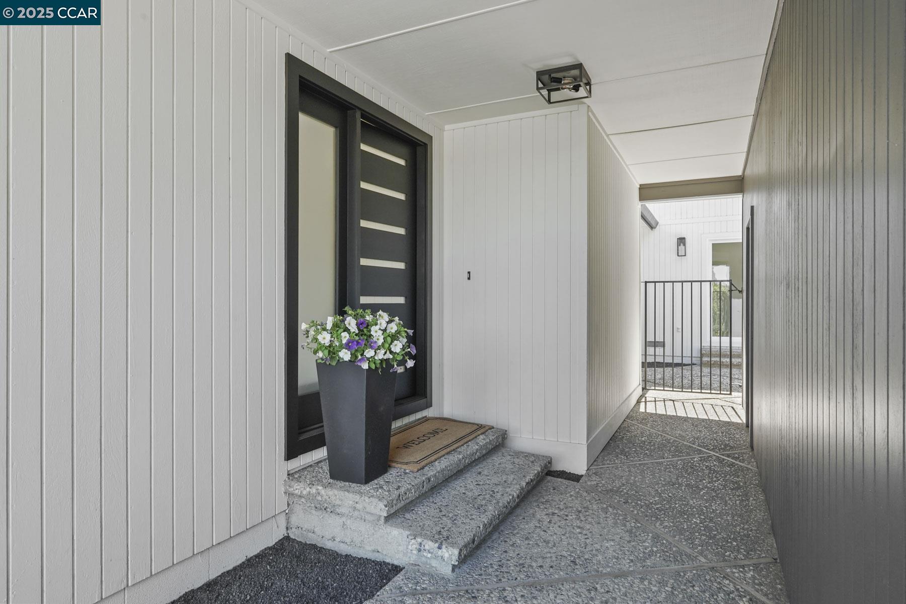 Detail Gallery Image 2 of 59 For 3233 Lucas Circle, Lafayette,  CA 94549 - 5 Beds | 3/1 Baths