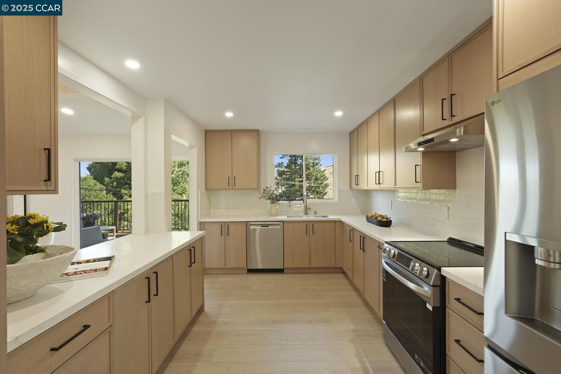 Detail Gallery Image 11 of 59 For 3233 Lucas Circle, Lafayette,  CA 94549 - 5 Beds | 3/1 Baths