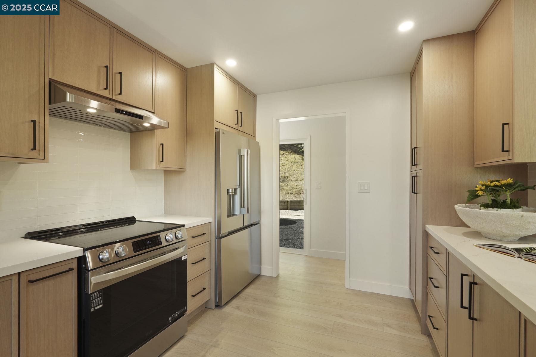 Detail Gallery Image 14 of 59 For 3233 Lucas Circle, Lafayette,  CA 94549 - 5 Beds | 3/1 Baths