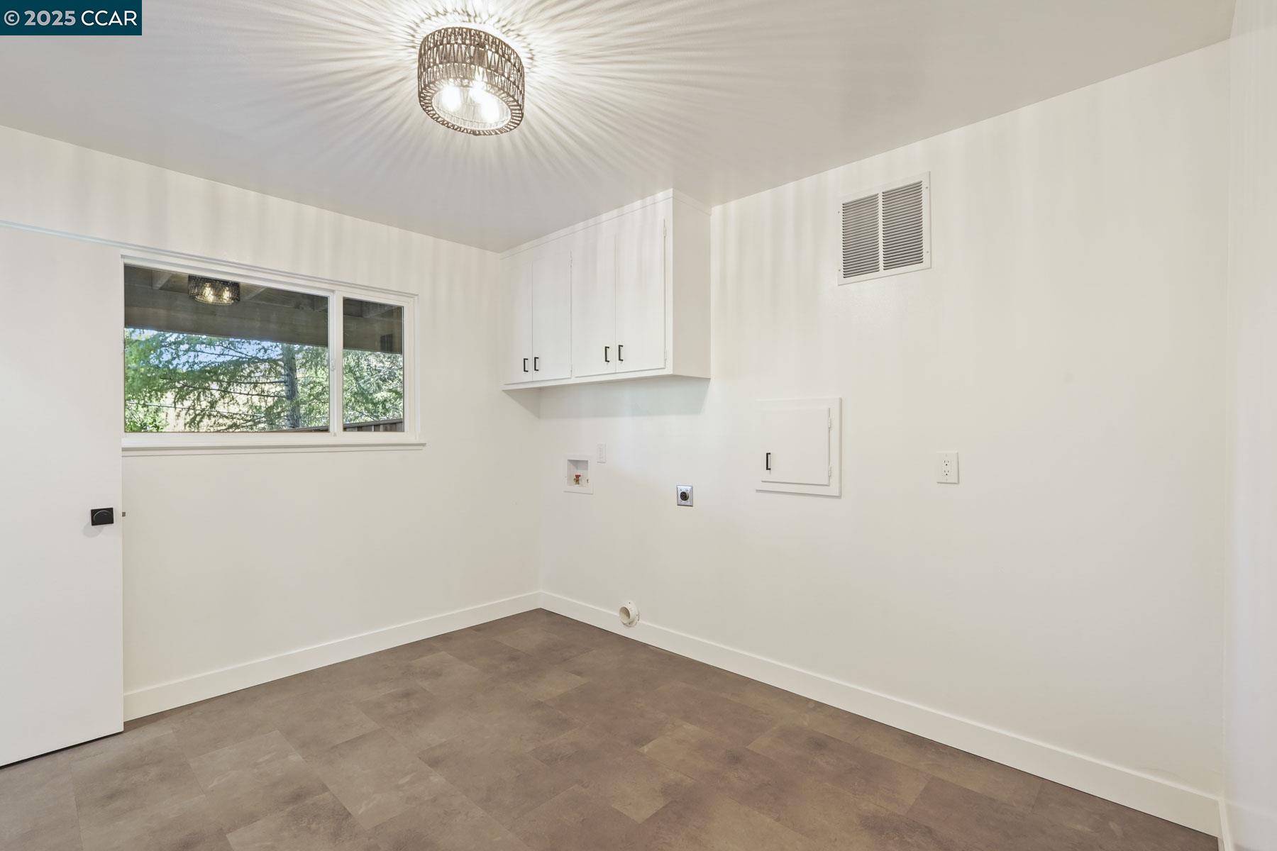 Detail Gallery Image 30 of 59 For 3233 Lucas Circle, Lafayette,  CA 94549 - 5 Beds | 3/1 Baths