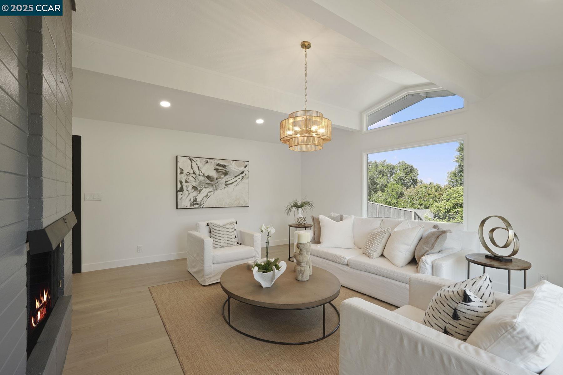 Detail Gallery Image 4 of 59 For 3233 Lucas Circle, Lafayette,  CA 94549 - 5 Beds | 3/1 Baths