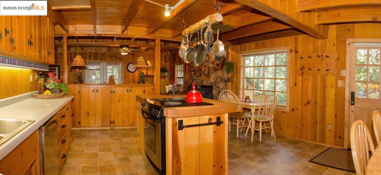 Detail Gallery Image 8 of 56 For 20625 Wuke Lane, Mi Wuk Village,  CA 95346 - 4 Beds | 2 Baths
