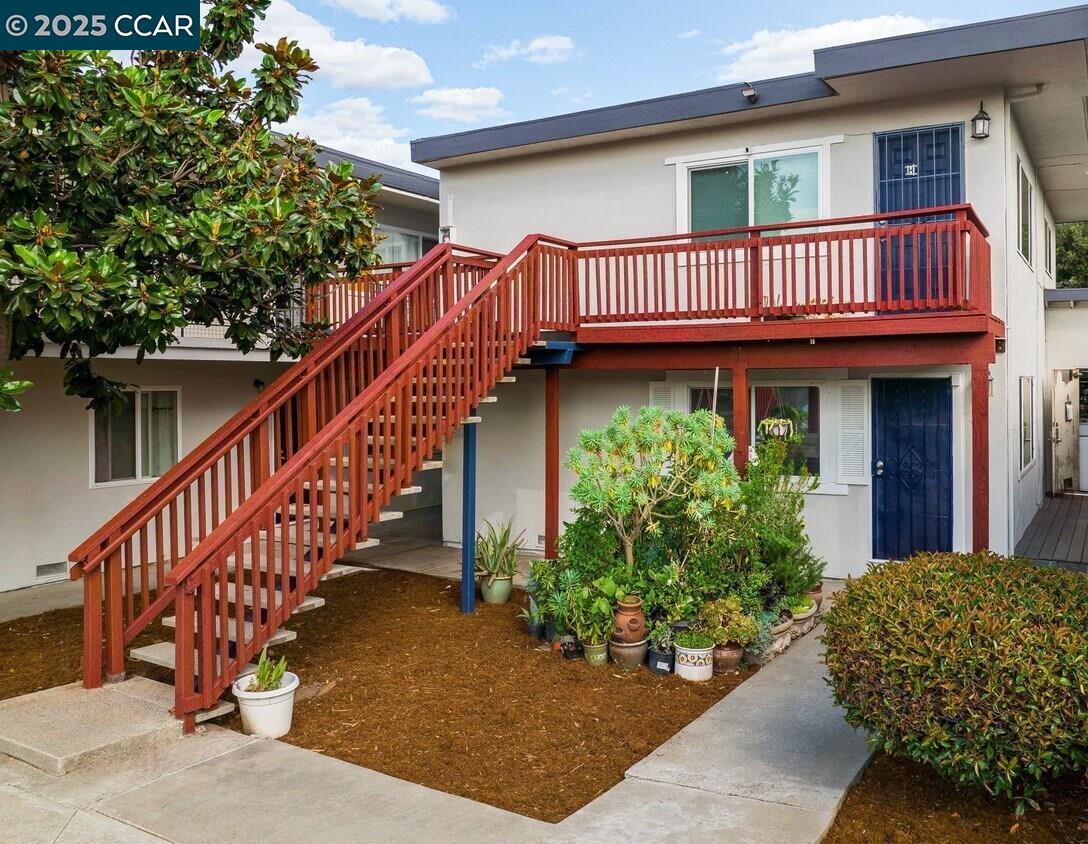 Detail Gallery Image 6 of 8 For 266 Smalley Ave., Hayward,  CA 94541 - – Beds | – Baths