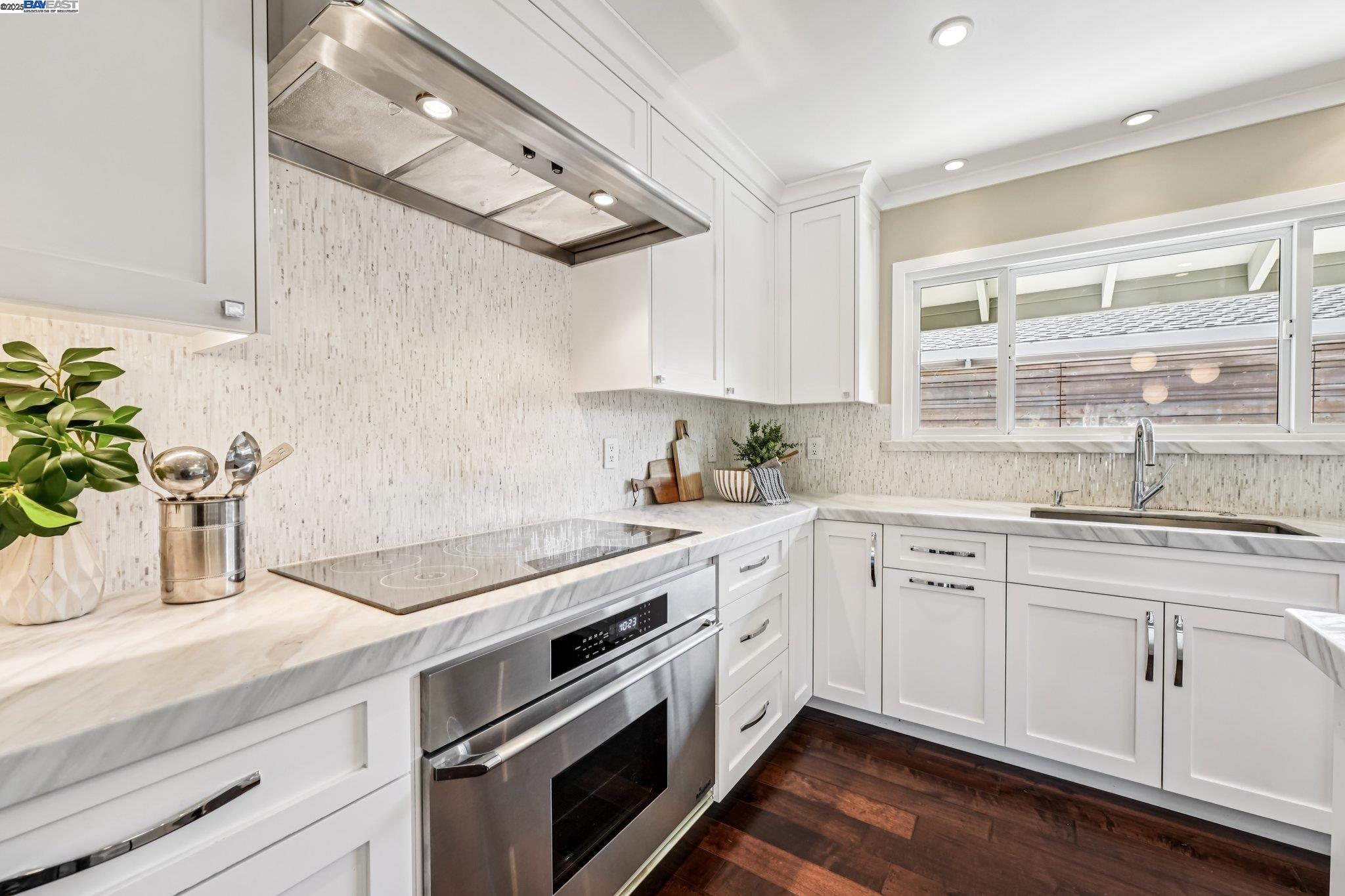 Detail Gallery Image 11 of 45 For 24 Archery Ct, El Sobrante,  CA 94803 - 3 Beds | 3 Baths