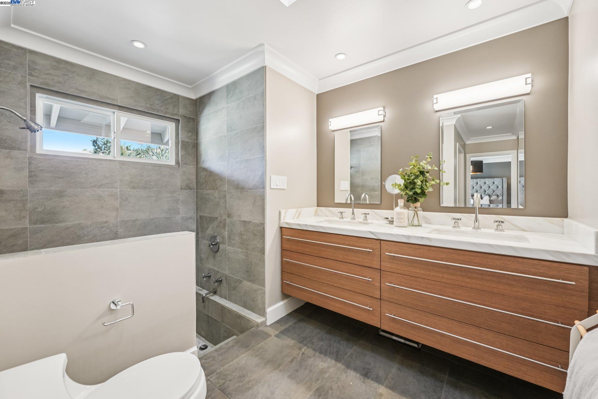 Detail Gallery Image 23 of 45 For 24 Archery Ct, El Sobrante,  CA 94803 - 3 Beds | 3 Baths
