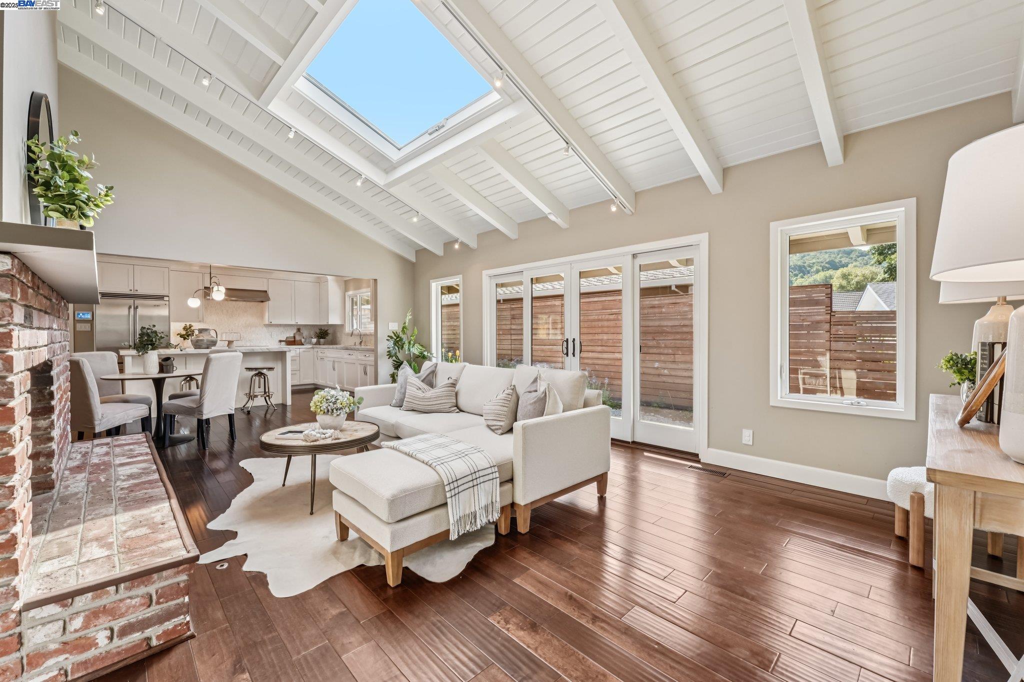 Detail Gallery Image 4 of 45 For 24 Archery Ct, El Sobrante,  CA 94803 - 3 Beds | 3 Baths
