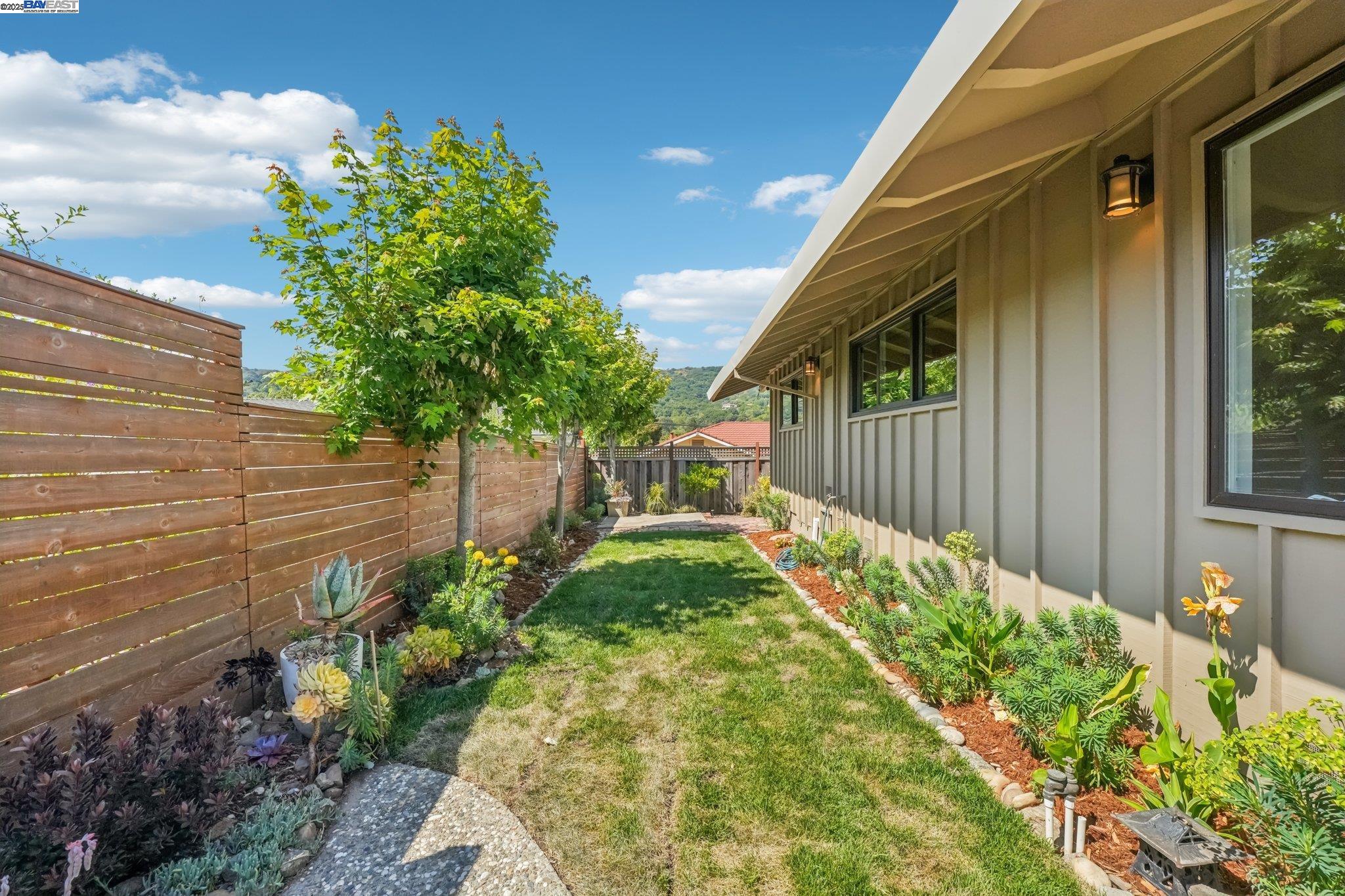 Detail Gallery Image 36 of 45 For 24 Archery Ct, El Sobrante,  CA 94803 - 3 Beds | 3 Baths