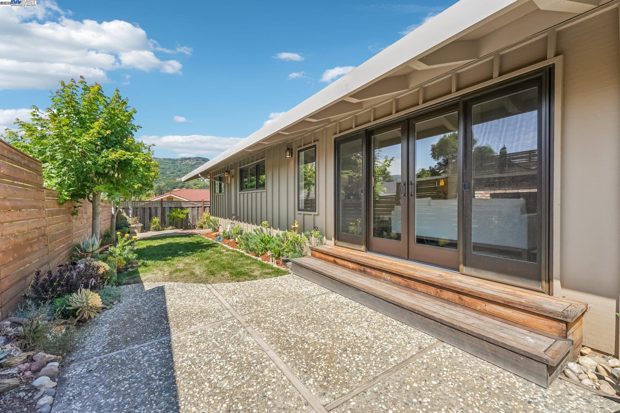 Detail Gallery Image 37 of 45 For 24 Archery Ct, El Sobrante,  CA 94803 - 3 Beds | 3 Baths