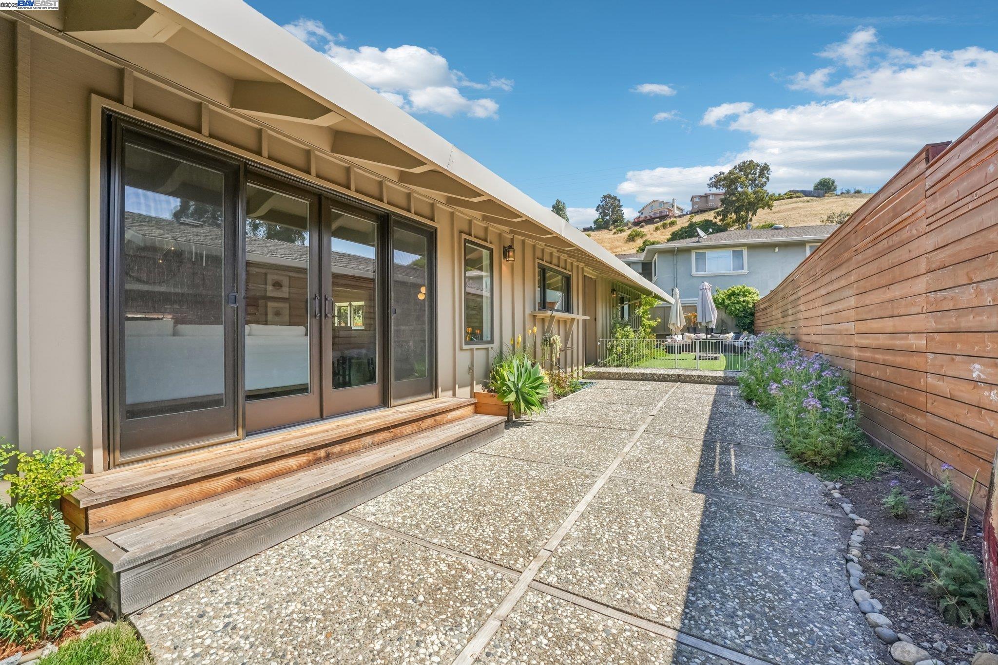 Detail Gallery Image 38 of 45 For 24 Archery Ct, El Sobrante,  CA 94803 - 3 Beds | 3 Baths