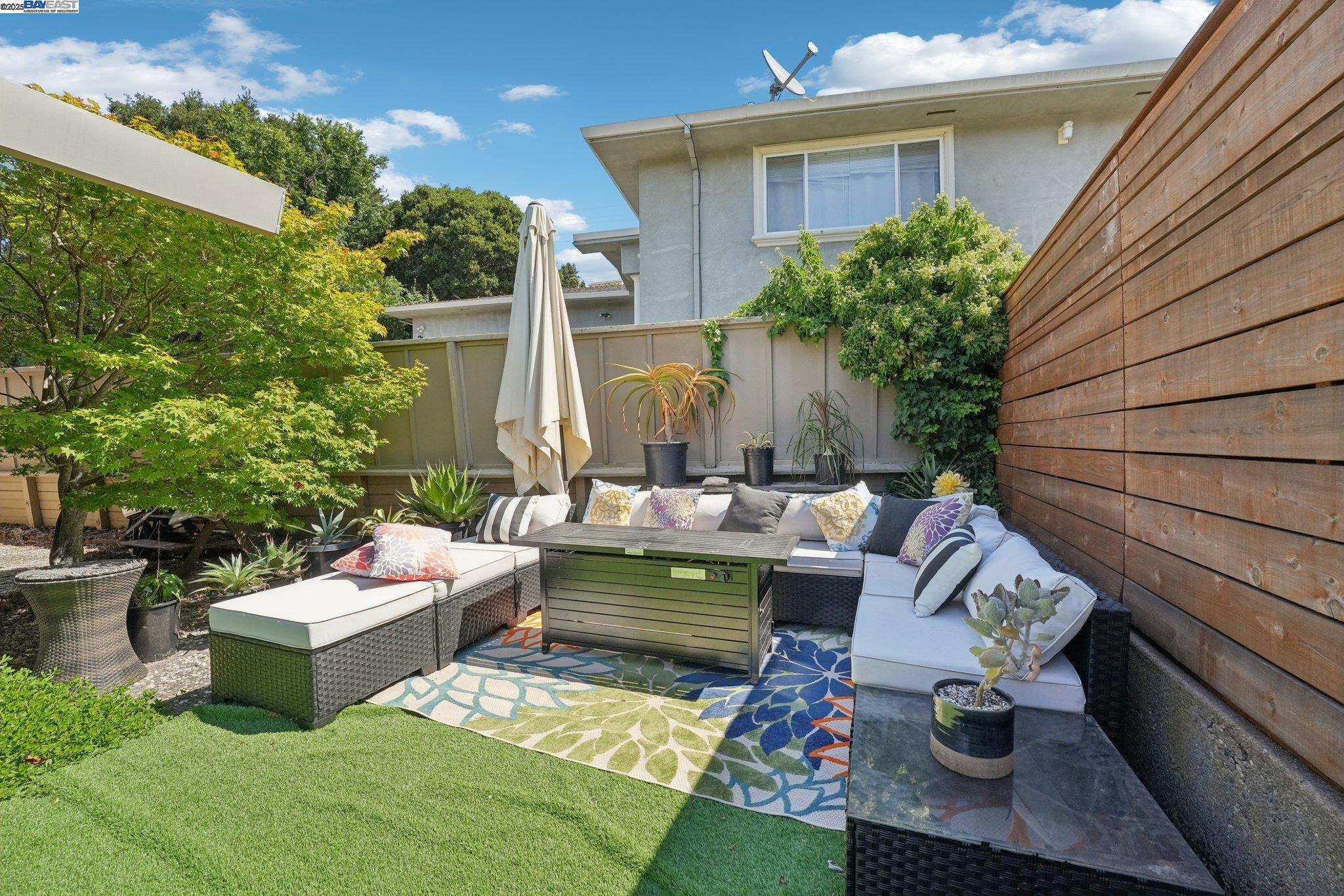 Detail Gallery Image 39 of 45 For 24 Archery Ct, El Sobrante,  CA 94803 - 3 Beds | 3 Baths