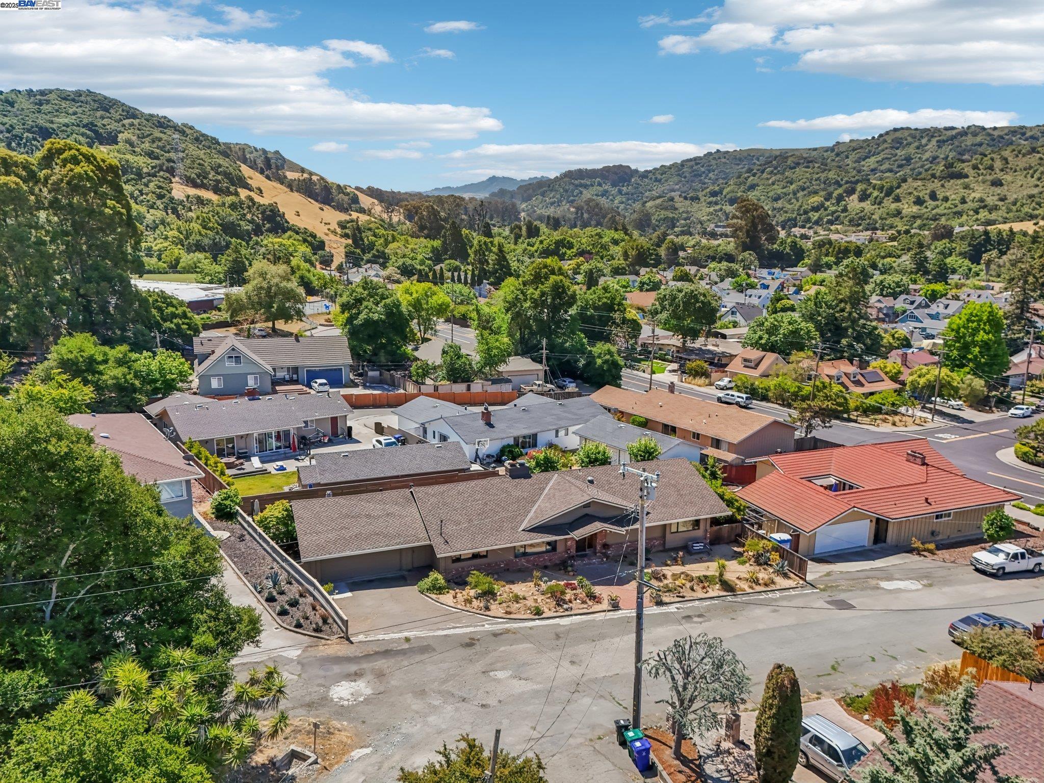 Detail Gallery Image 45 of 45 For 24 Archery Ct, El Sobrante,  CA 94803 - 3 Beds | 3 Baths
