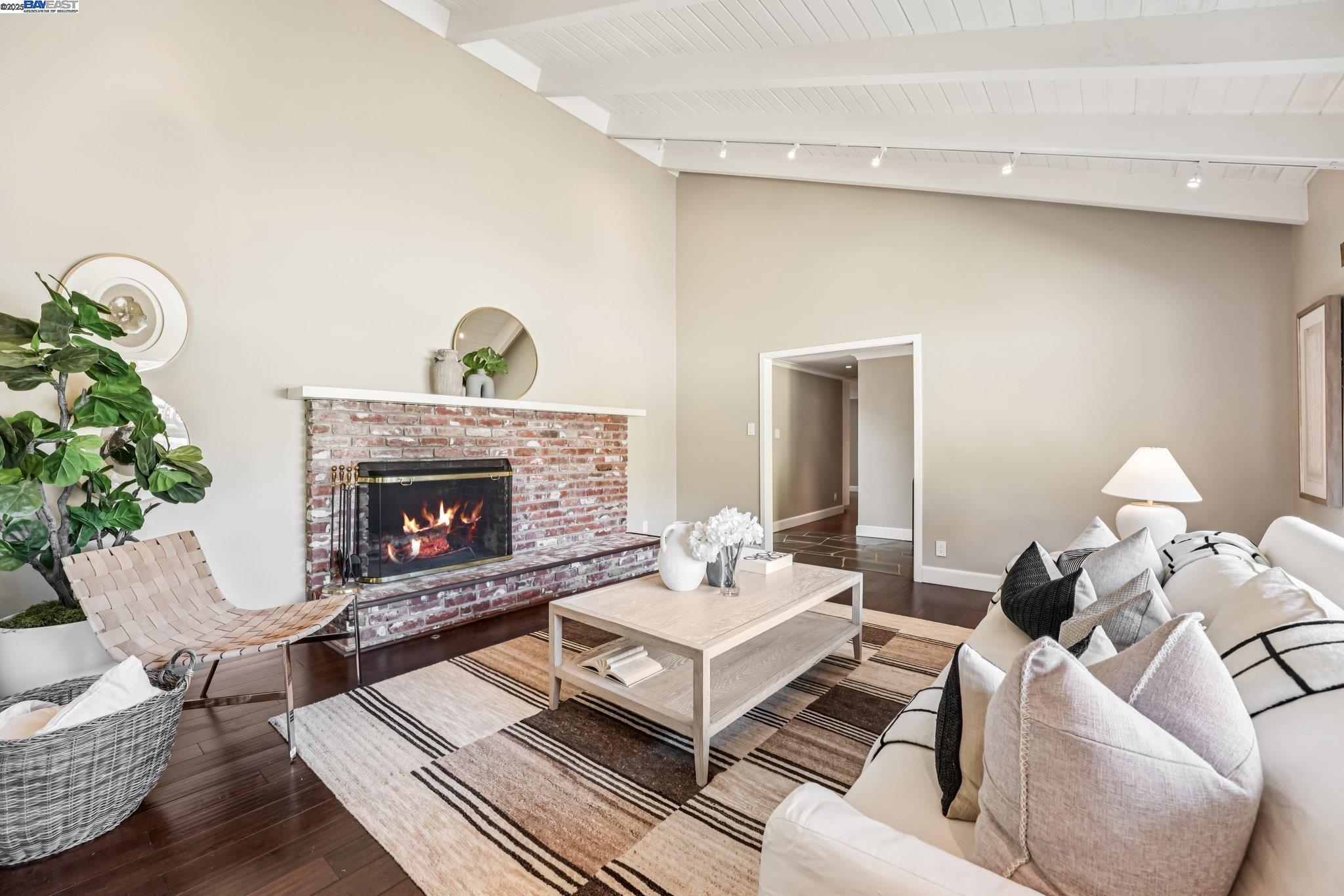 Detail Gallery Image 6 of 45 For 24 Archery Ct, El Sobrante,  CA 94803 - 3 Beds | 3 Baths
