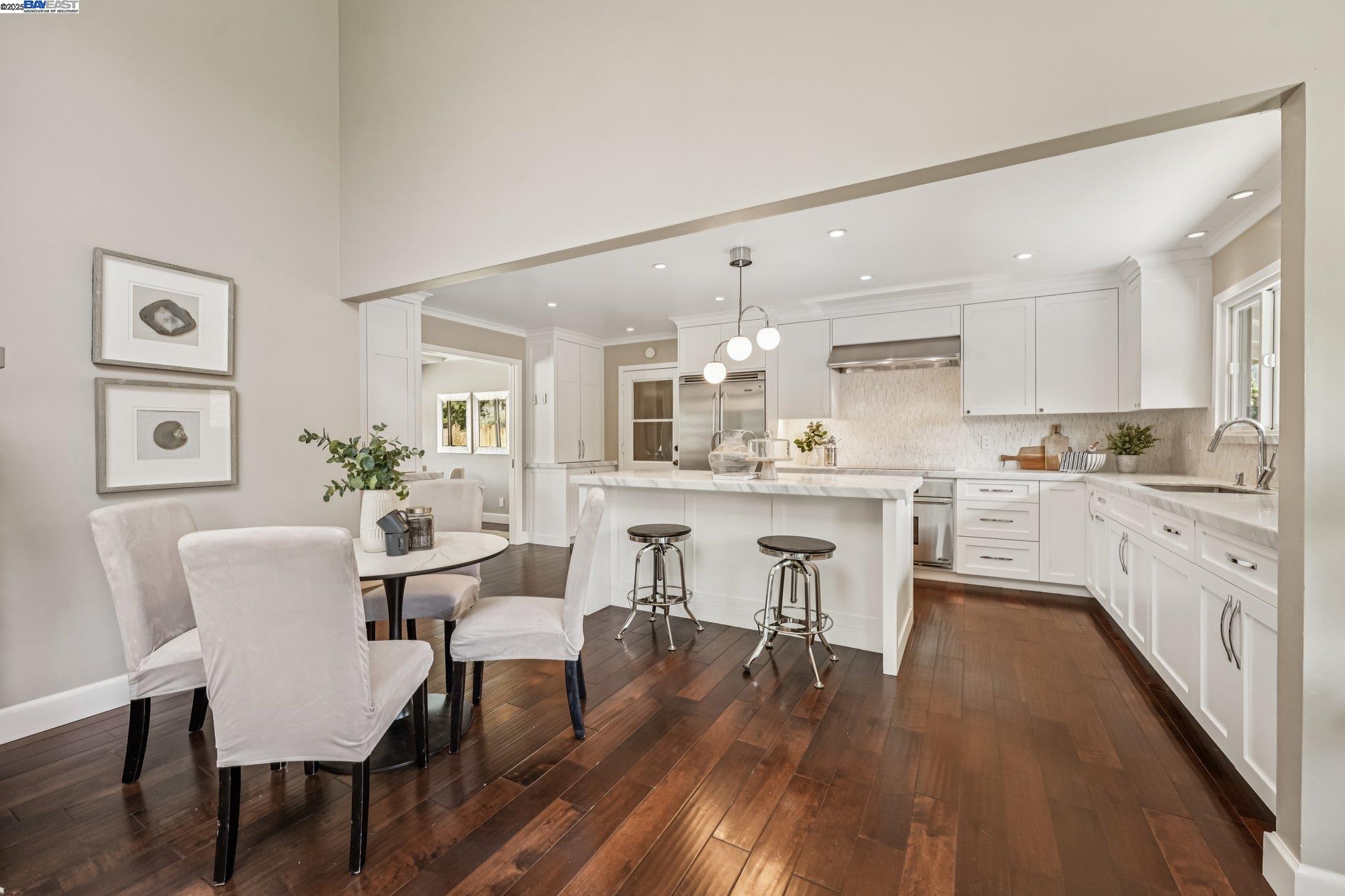 Detail Gallery Image 8 of 45 For 24 Archery Ct, El Sobrante,  CA 94803 - 3 Beds | 3 Baths