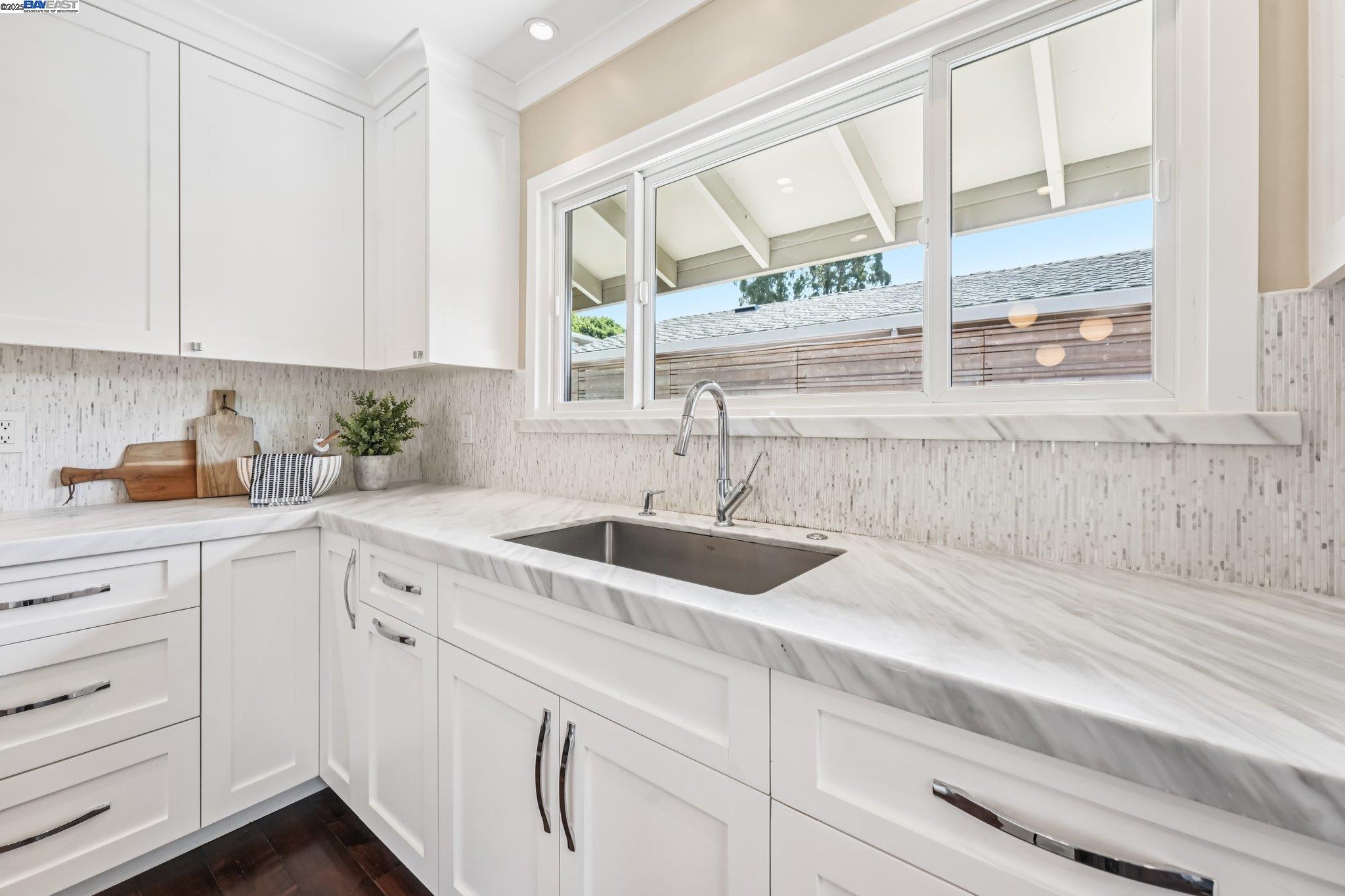 Detail Gallery Image 10 of 45 For 24 Archery Ct, El Sobrante,  CA 94803 - 3 Beds | 3 Baths