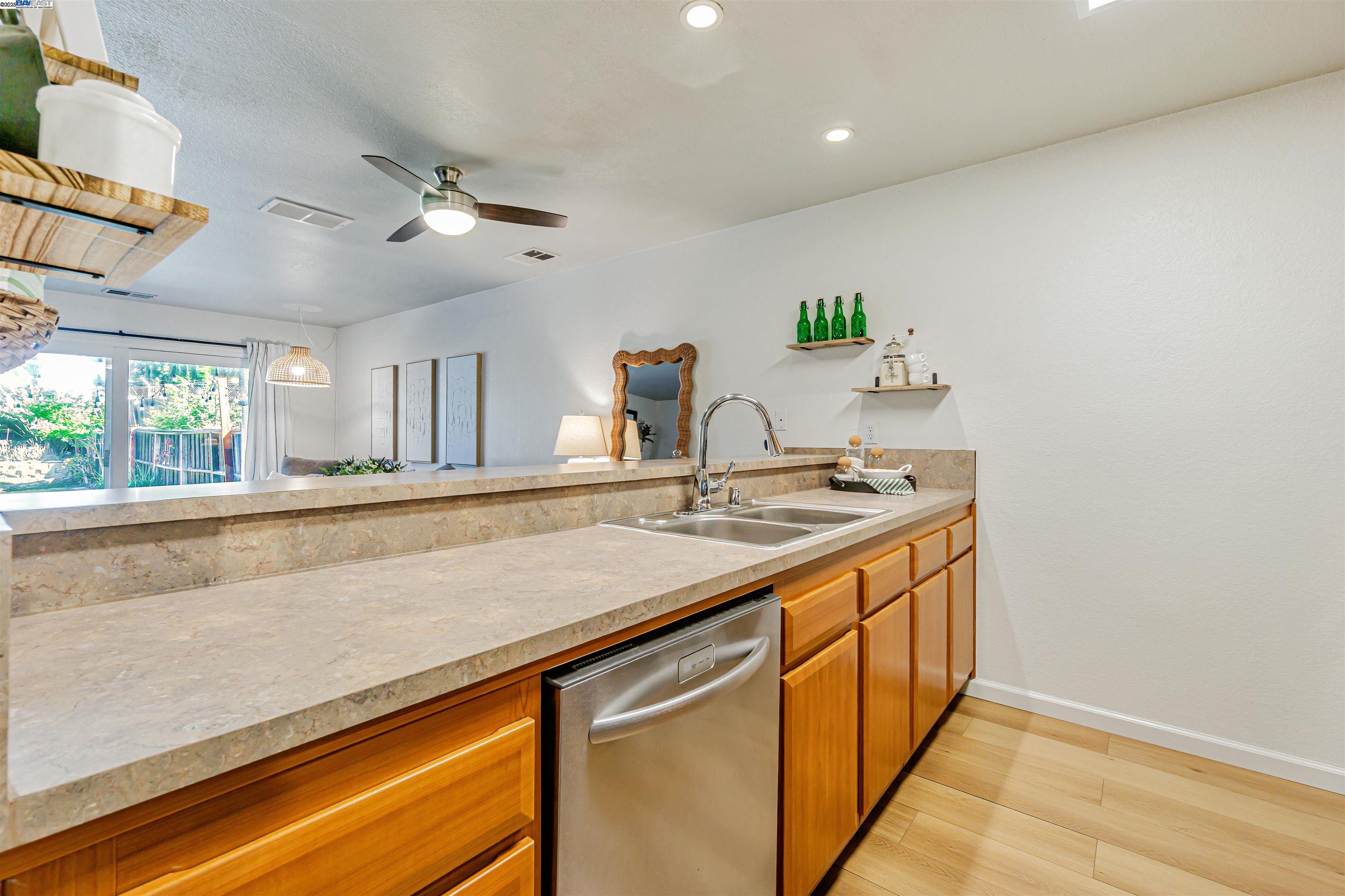 Photo #12: 41102916 Listing: Photo #12