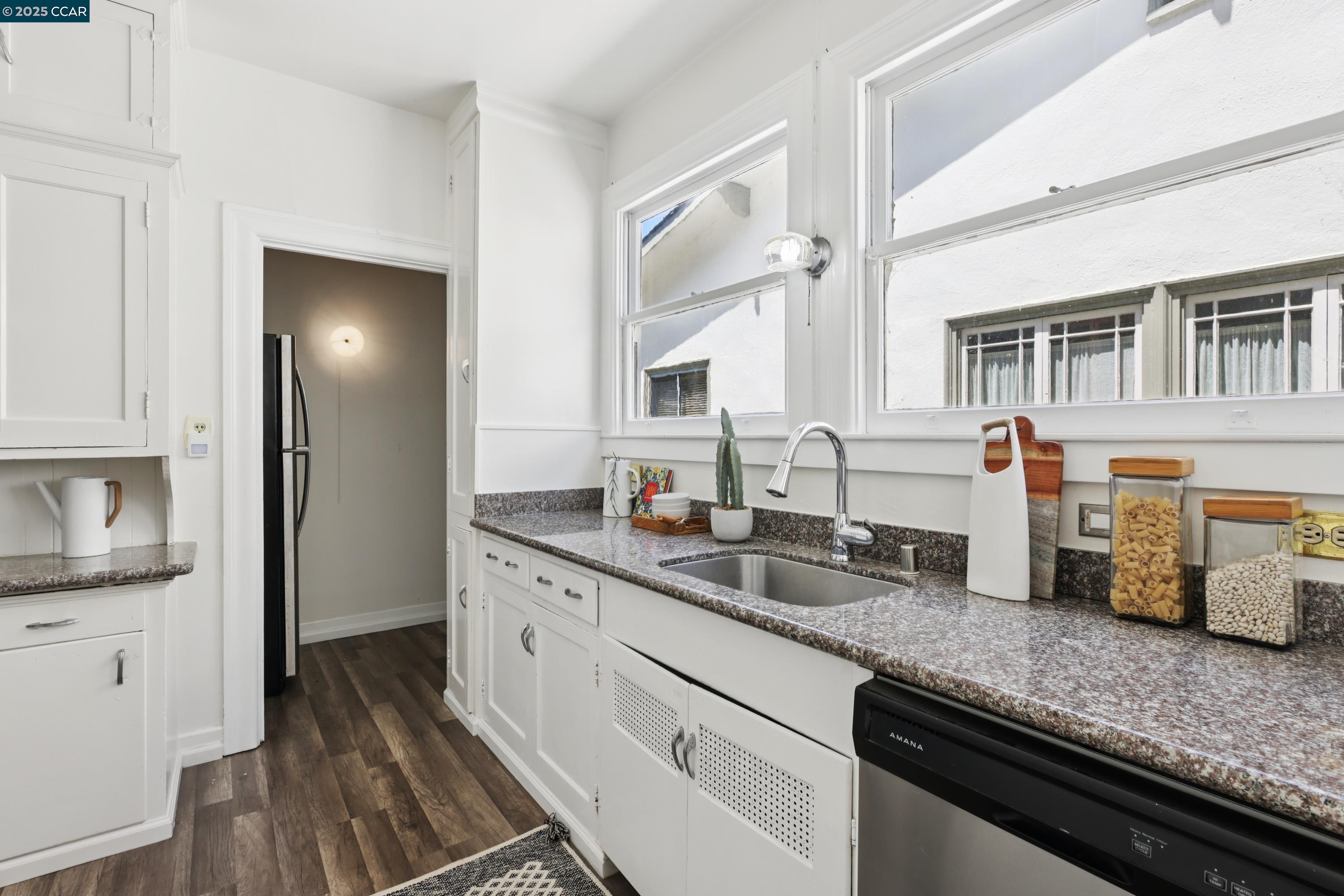 Detail Gallery Image 11 of 30 For 661 Brookwood Pl, Oakland,  CA 94610 - 3 Beds | 2 Baths