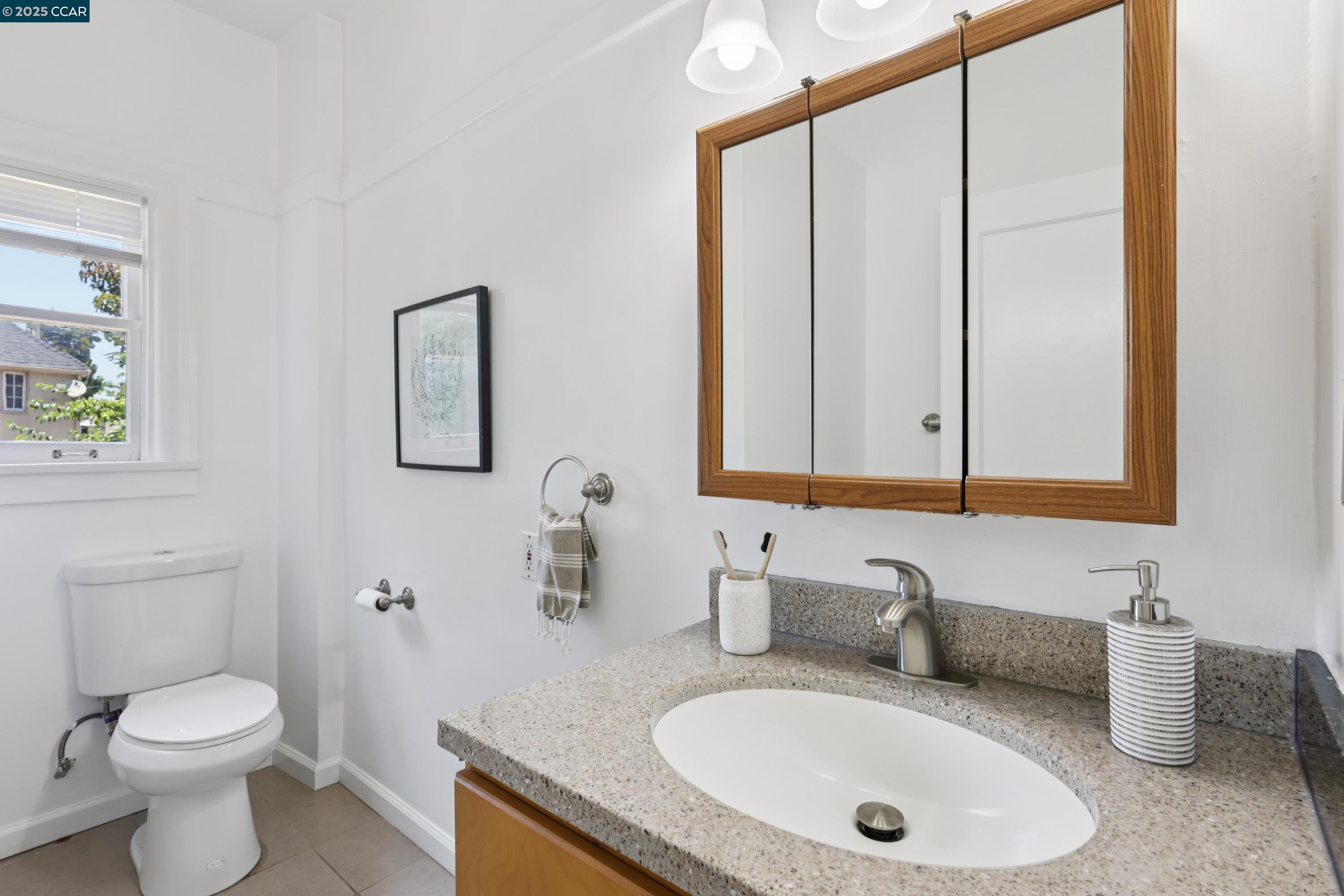 Detail Gallery Image 17 of 30 For 661 Brookwood Pl, Oakland,  CA 94610 - 3 Beds | 2 Baths