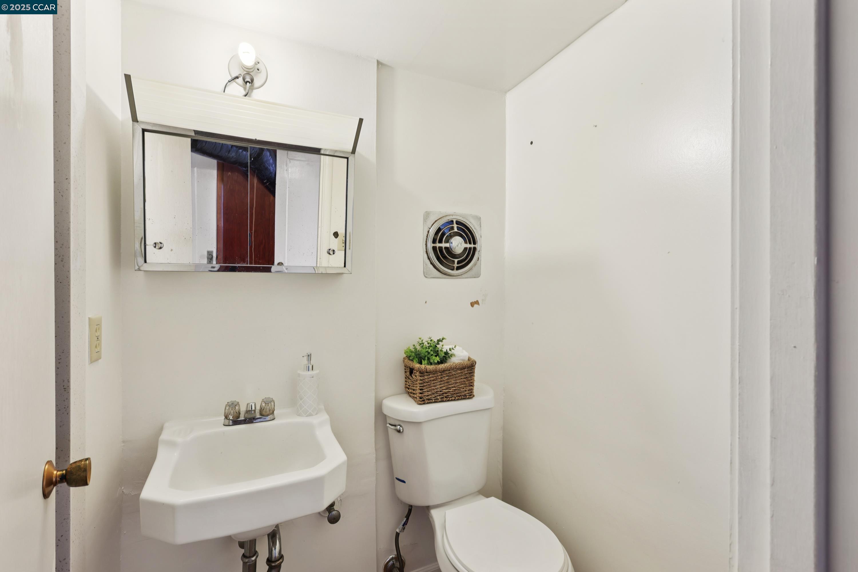Detail Gallery Image 22 of 30 For 661 Brookwood Pl, Oakland,  CA 94610 - 3 Beds | 2 Baths